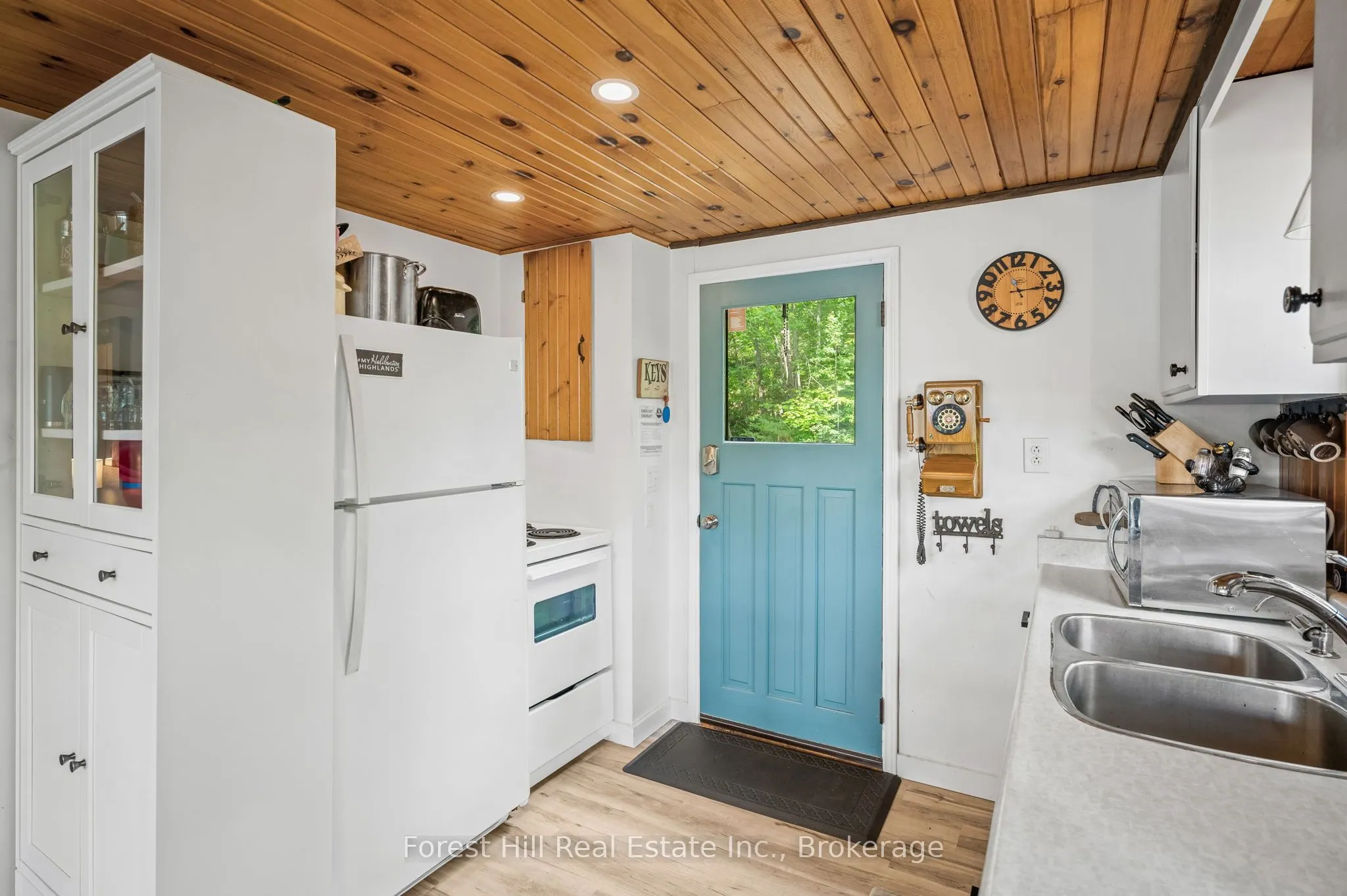 1099 Bracken Trail