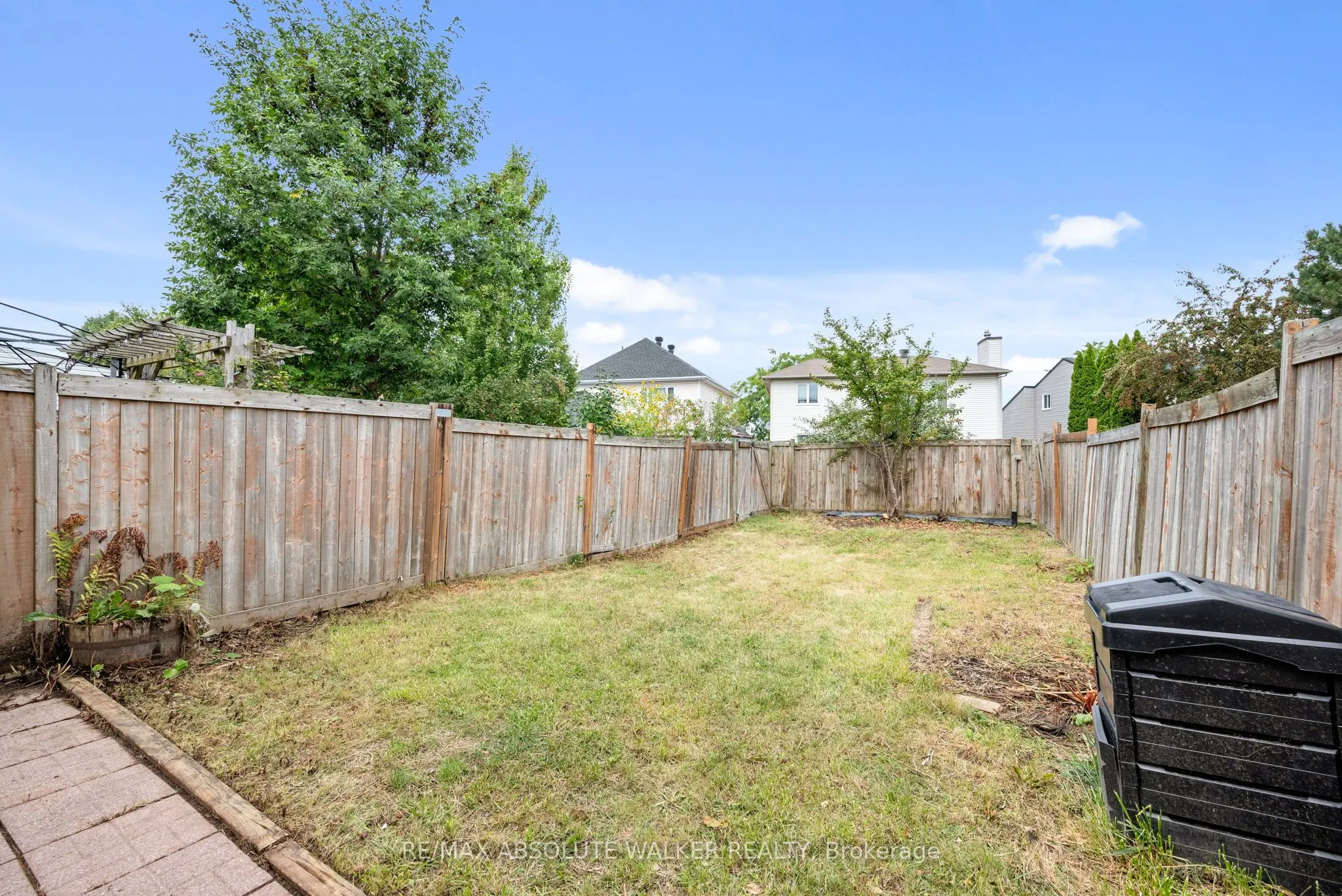 757 Clearcrest Crescent