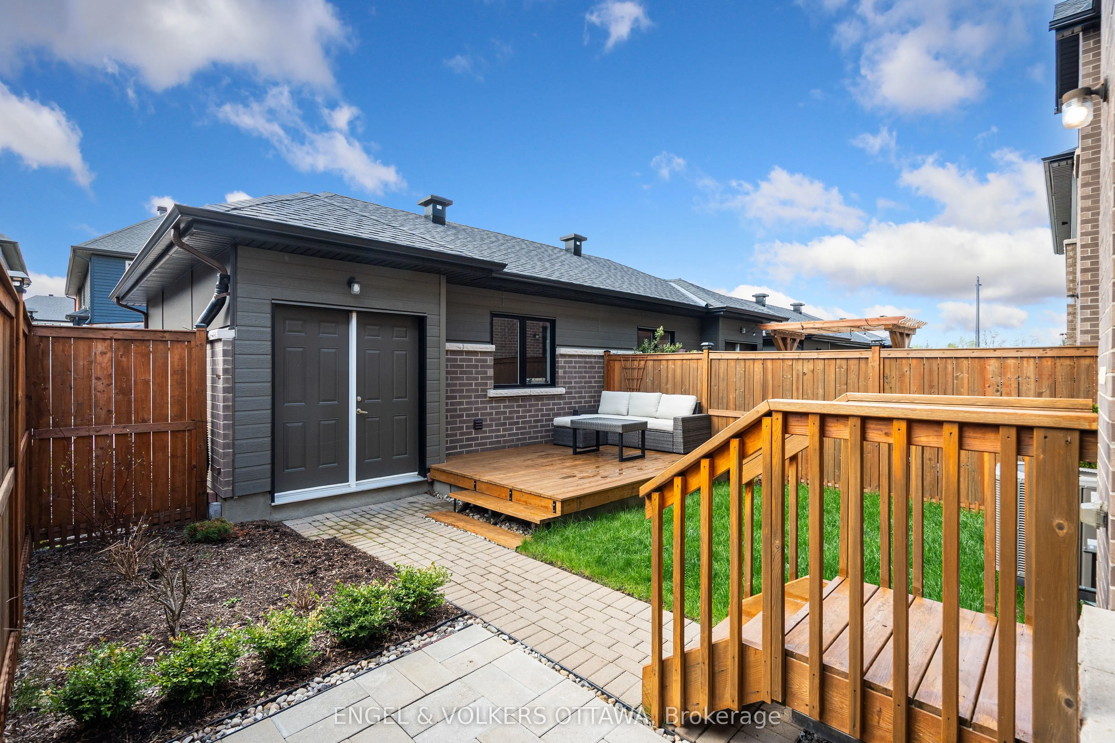 606 Mikinak Road