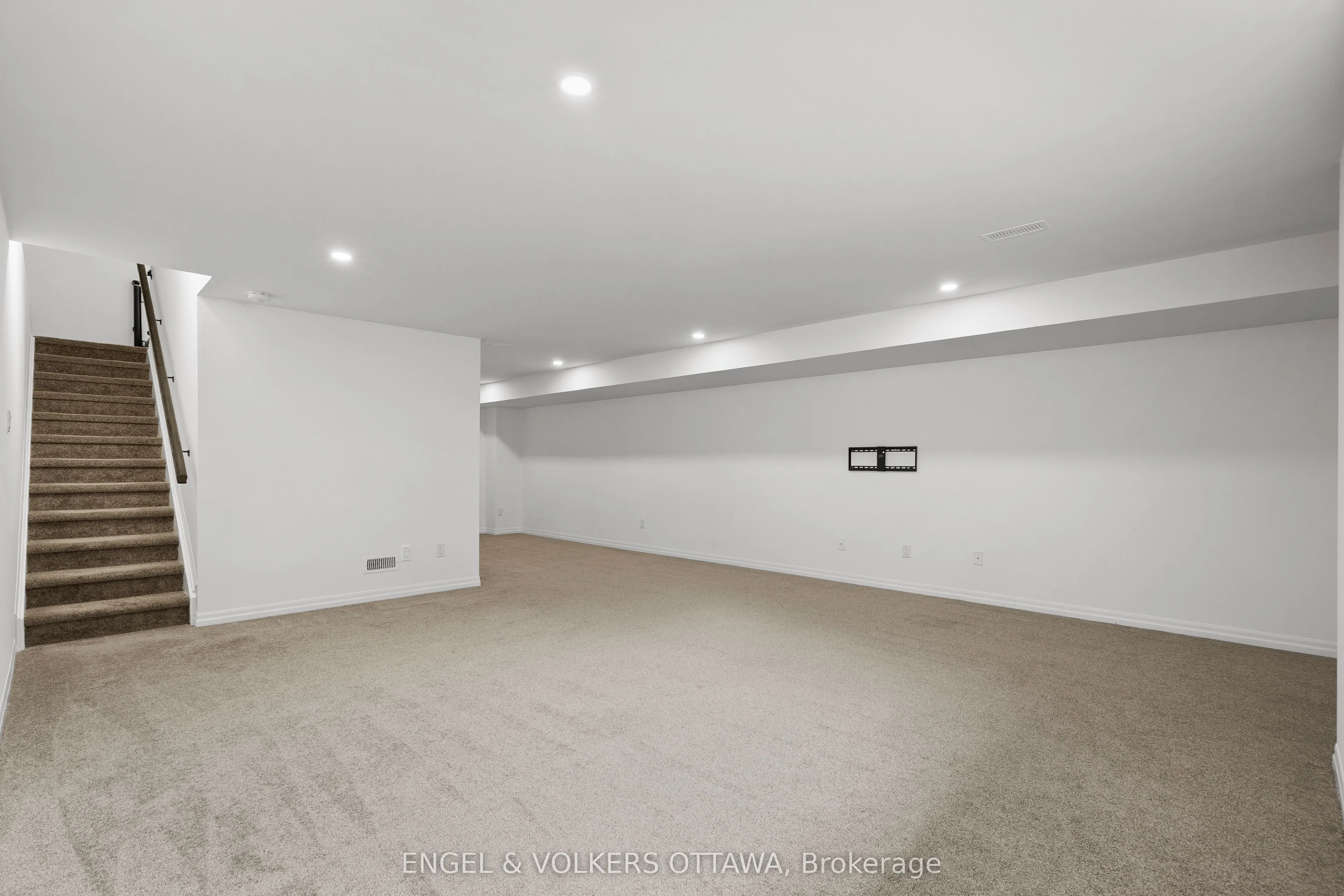 606 Mikinak Road