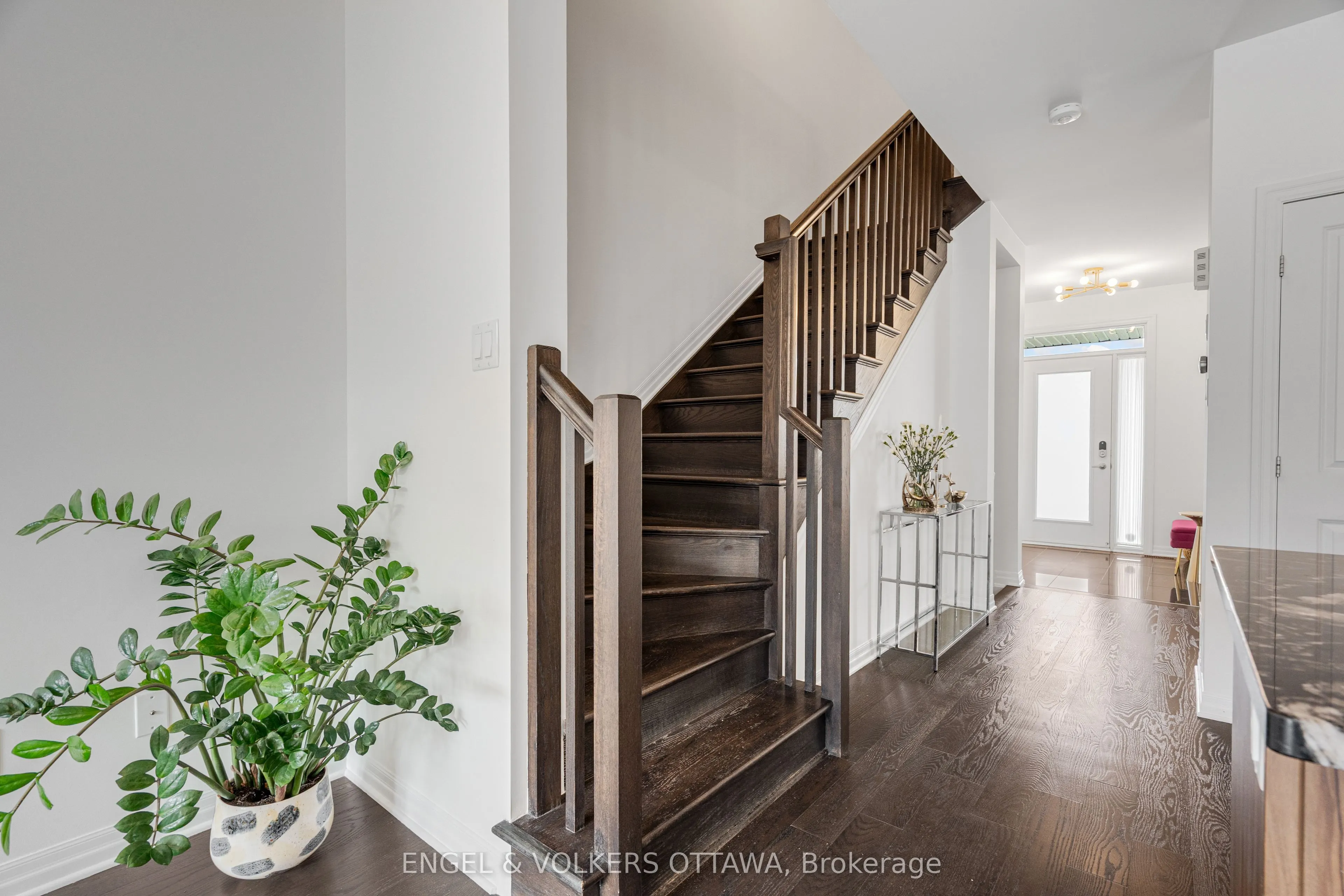 606 Mikinak Road
