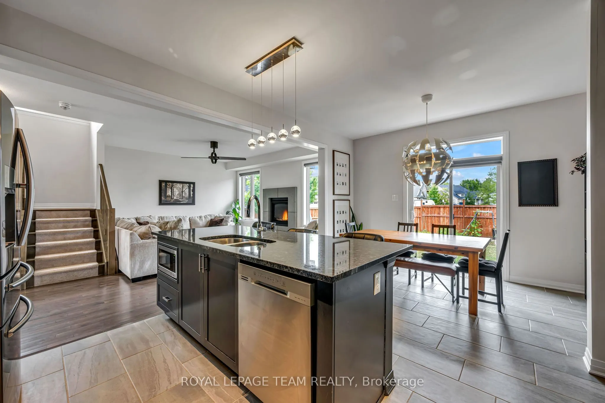 1201 De Pencier Drive