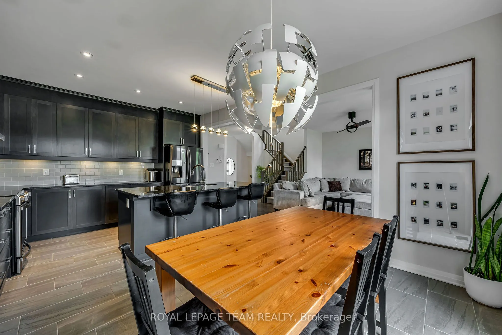 1201 De Pencier Drive