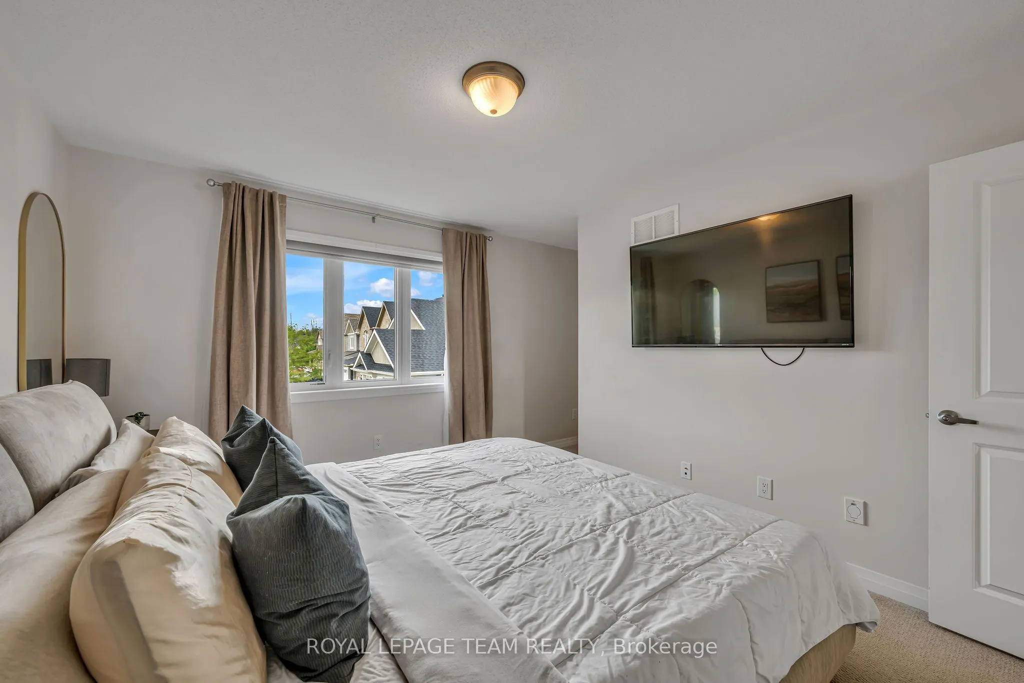 1201 De Pencier Drive