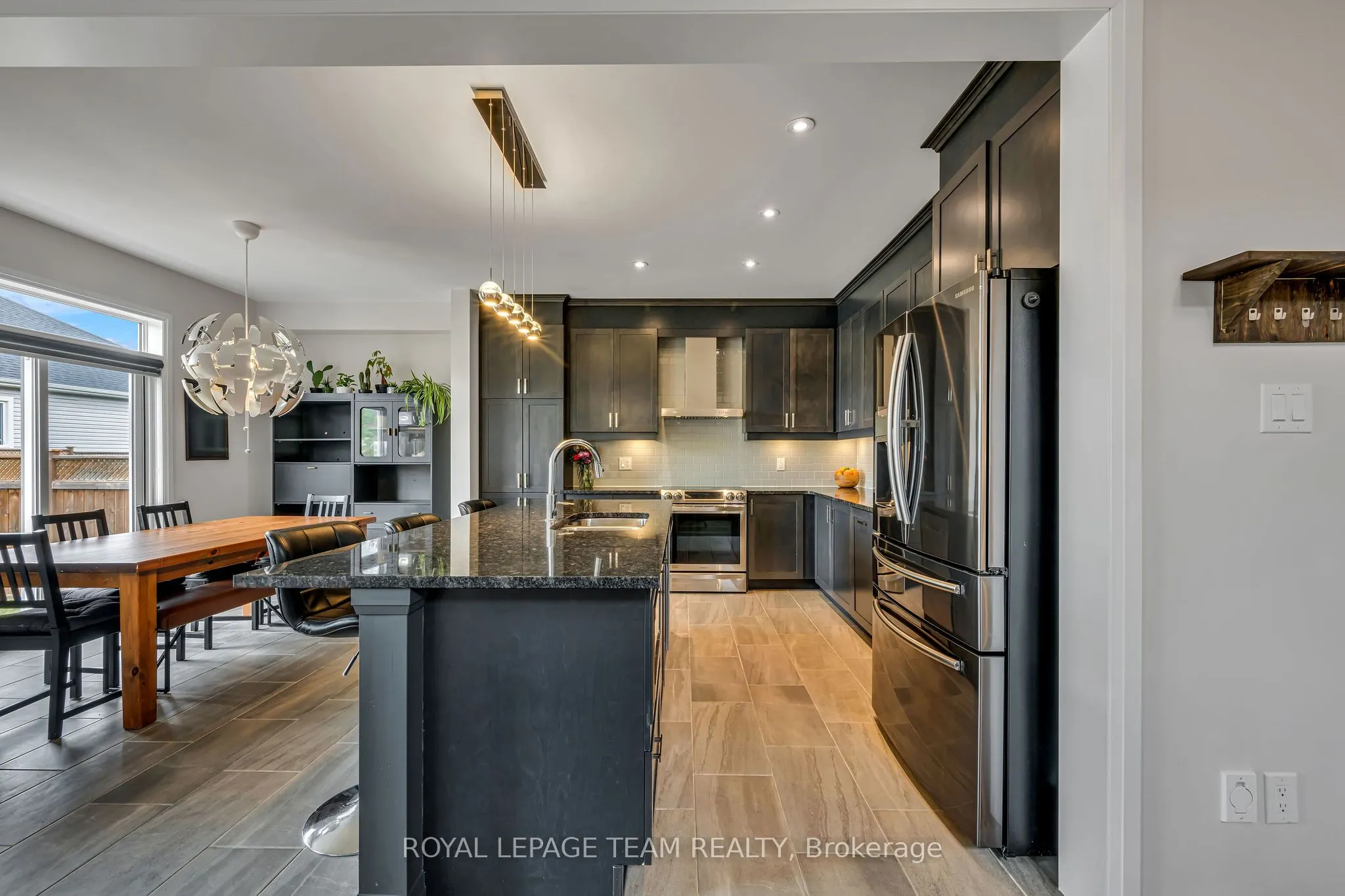1201 De Pencier Drive