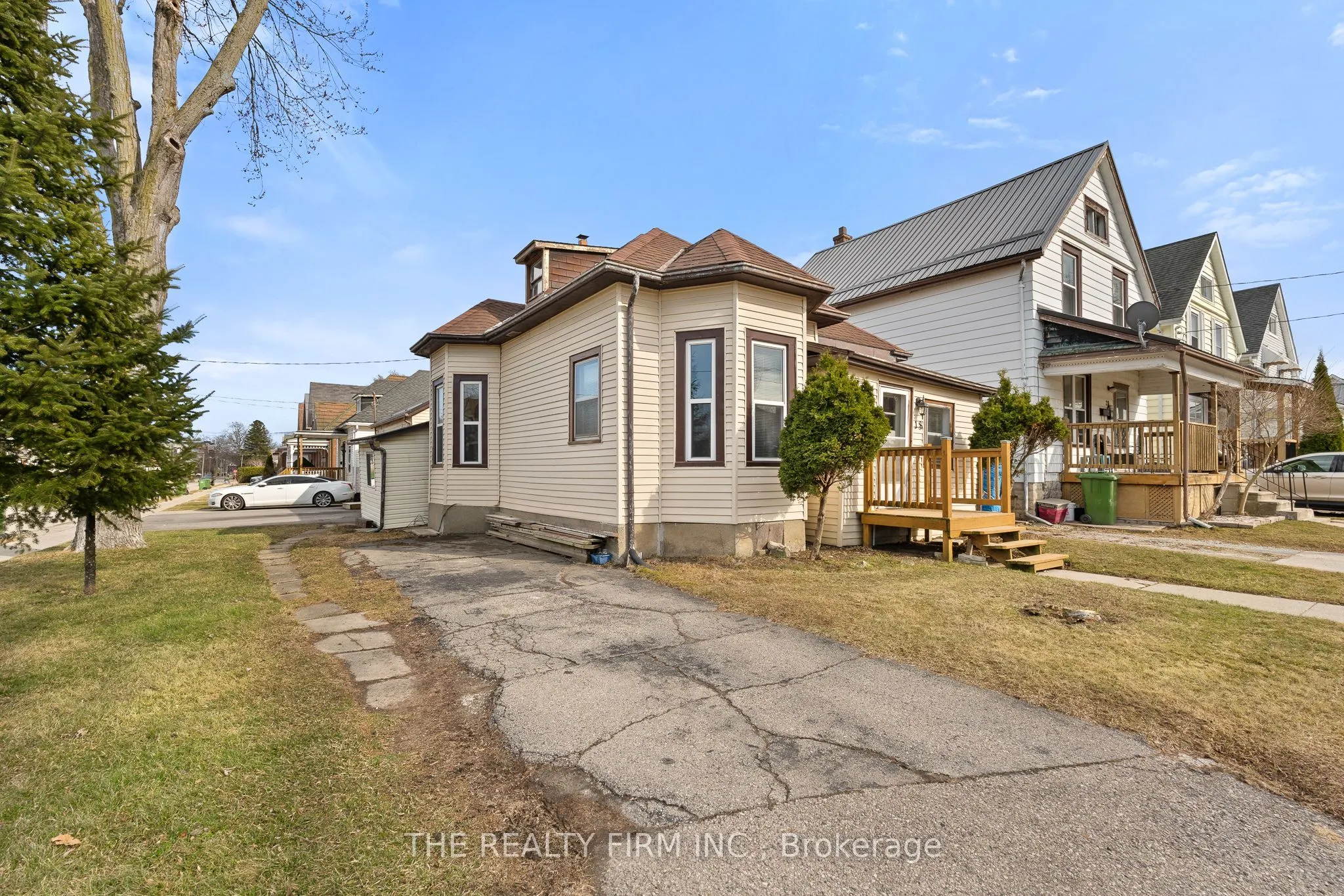 18 FOURTH Avenue
