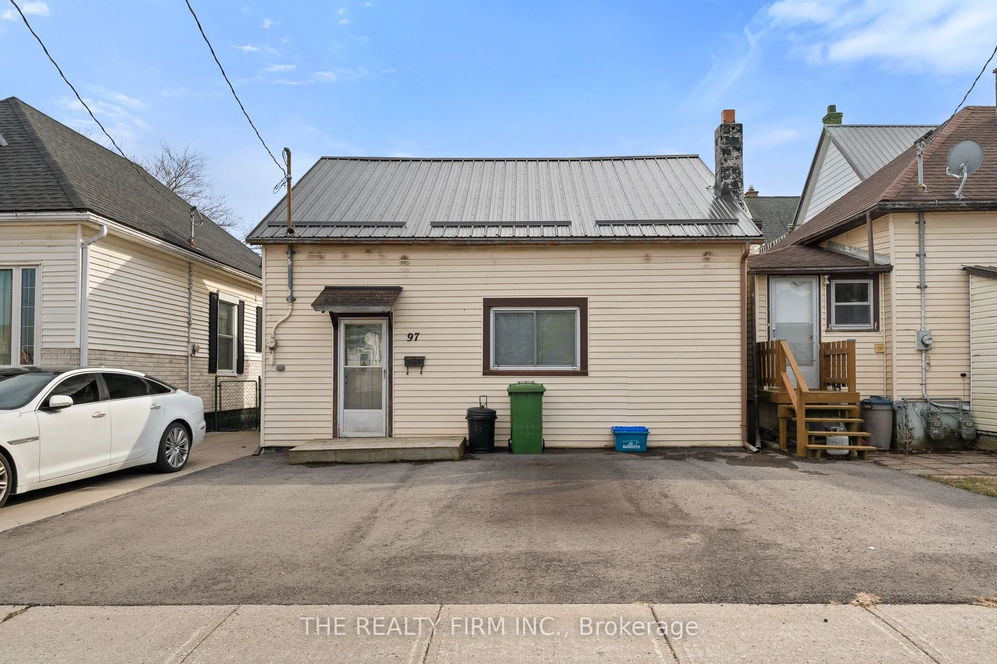 18 FOURTH Avenue