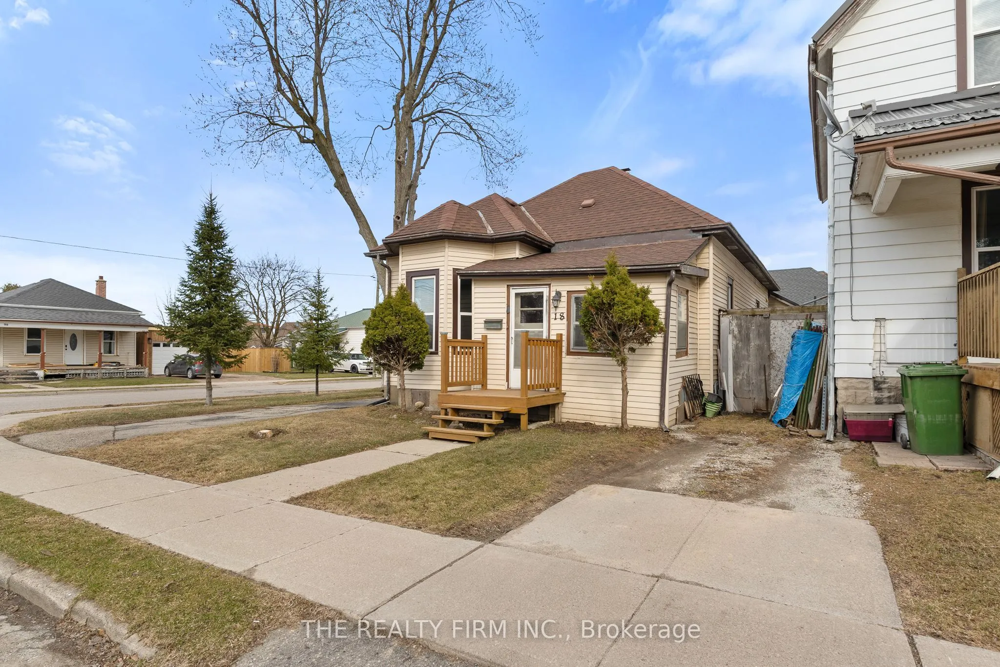 18 FOURTH Avenue