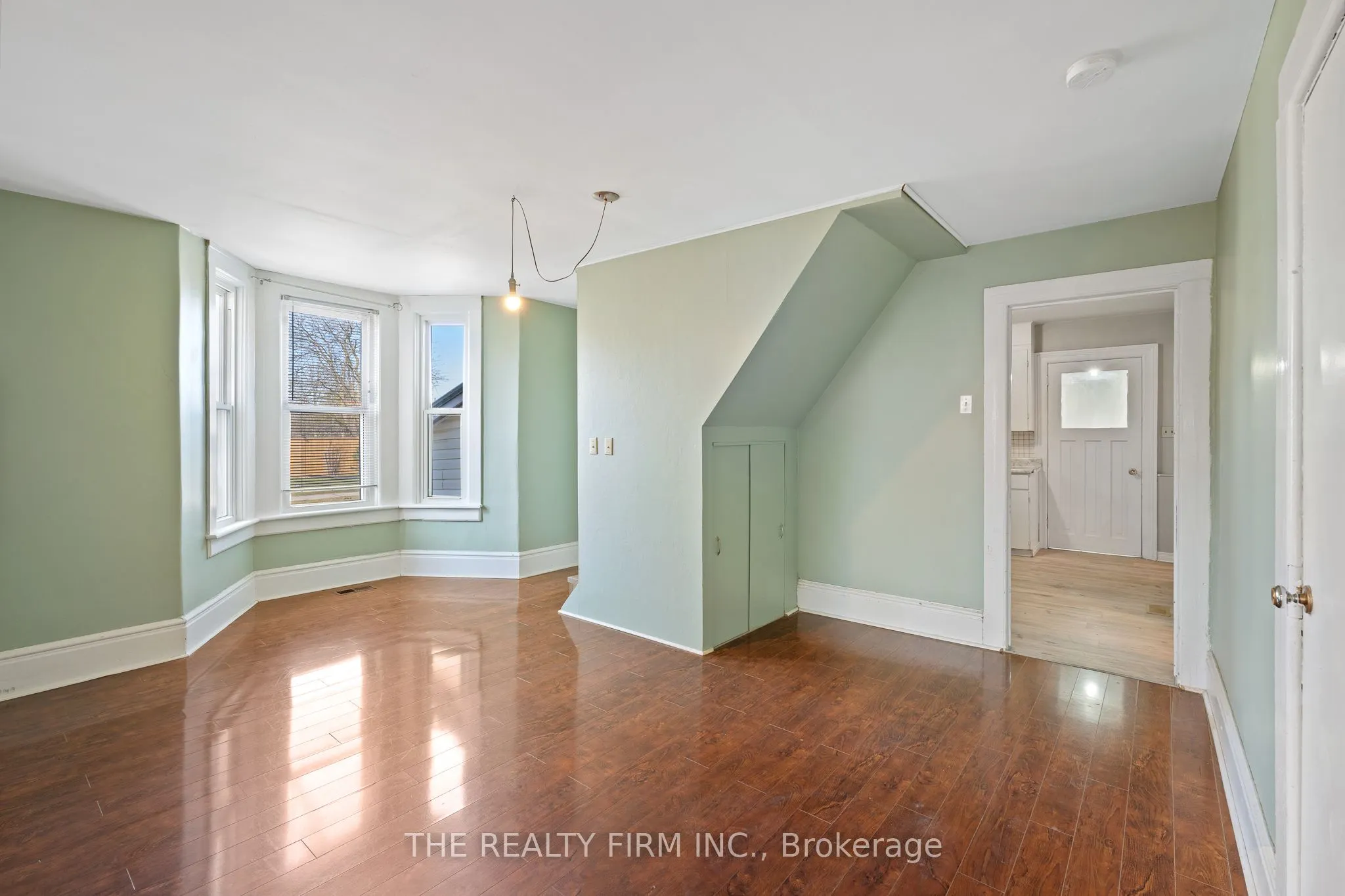18 FOURTH Avenue