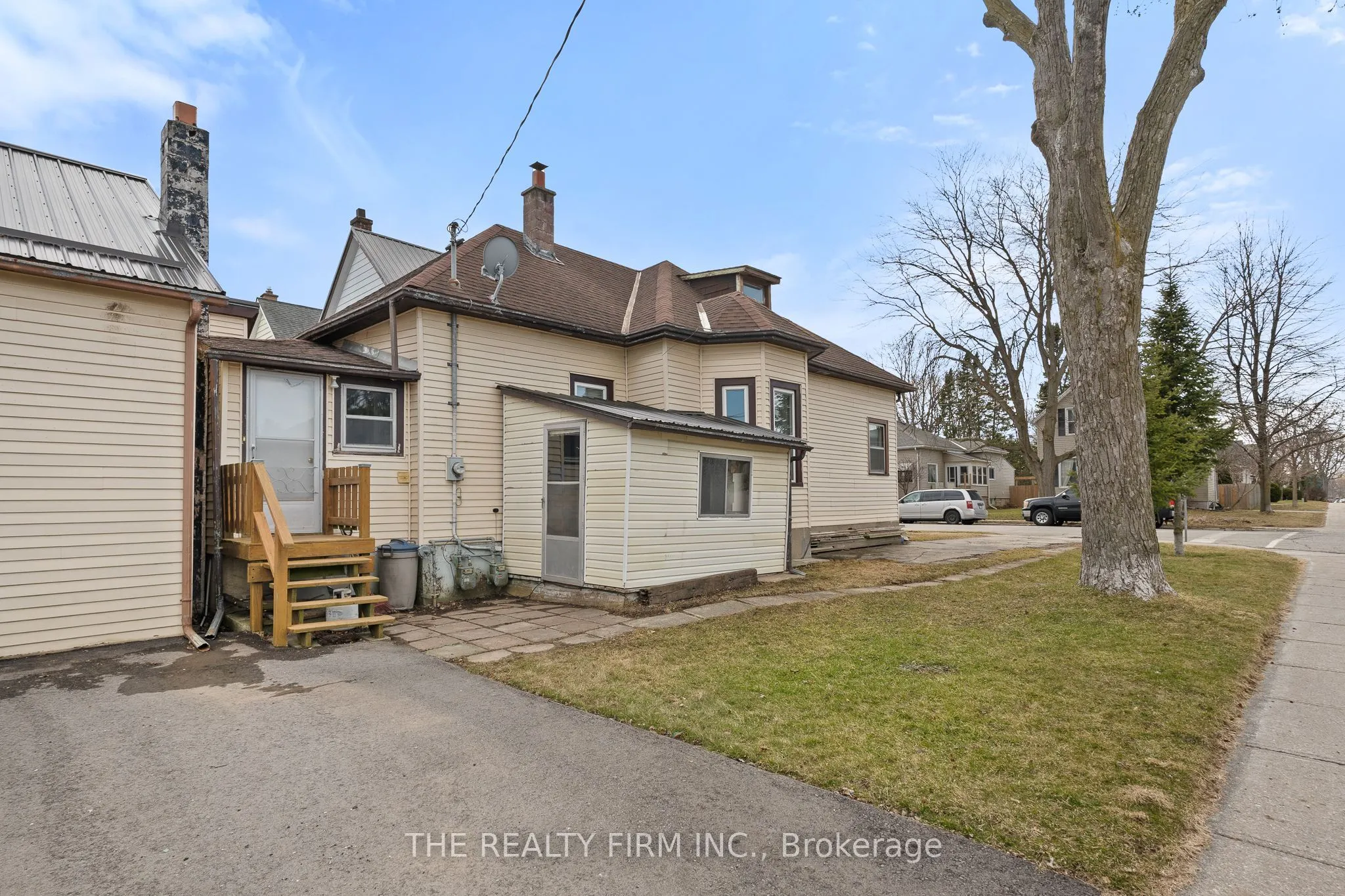 18 FOURTH Avenue