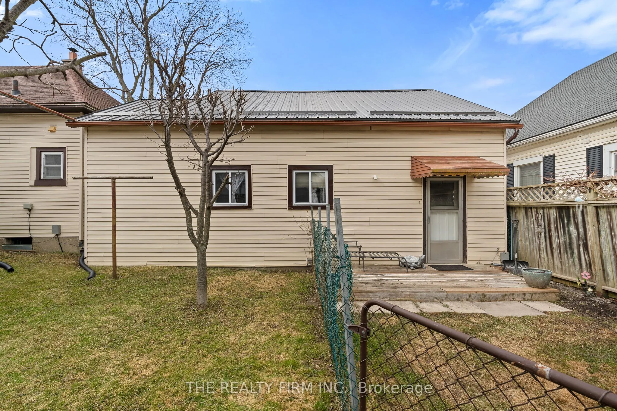 18 FOURTH Avenue