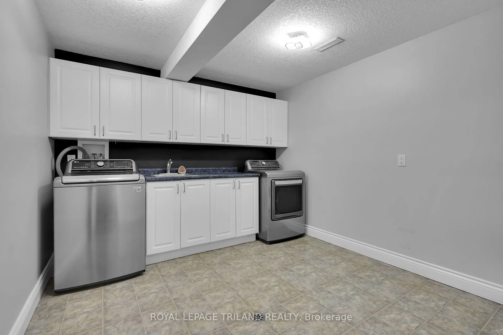 7119 Clayton Walk
