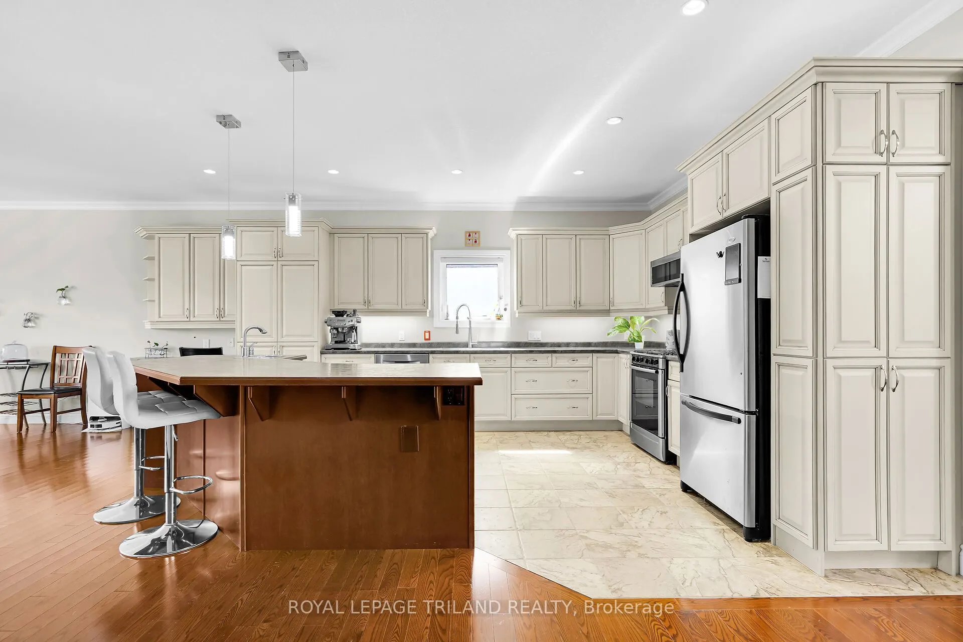 7119 Clayton Walk