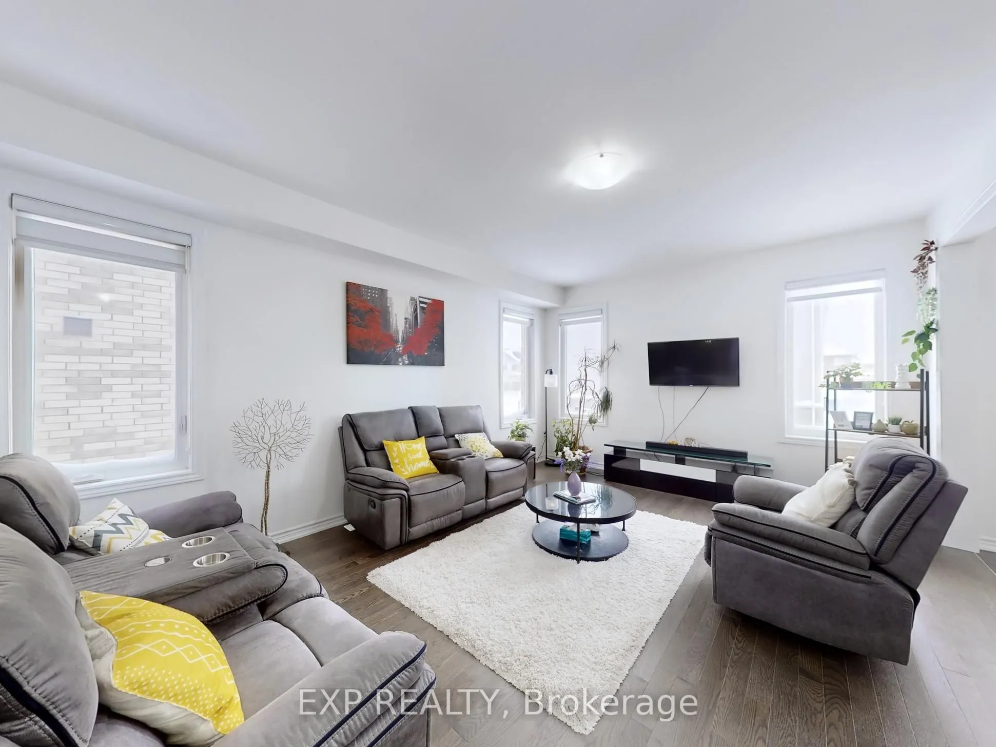 32 Doc Lougheed Avenue