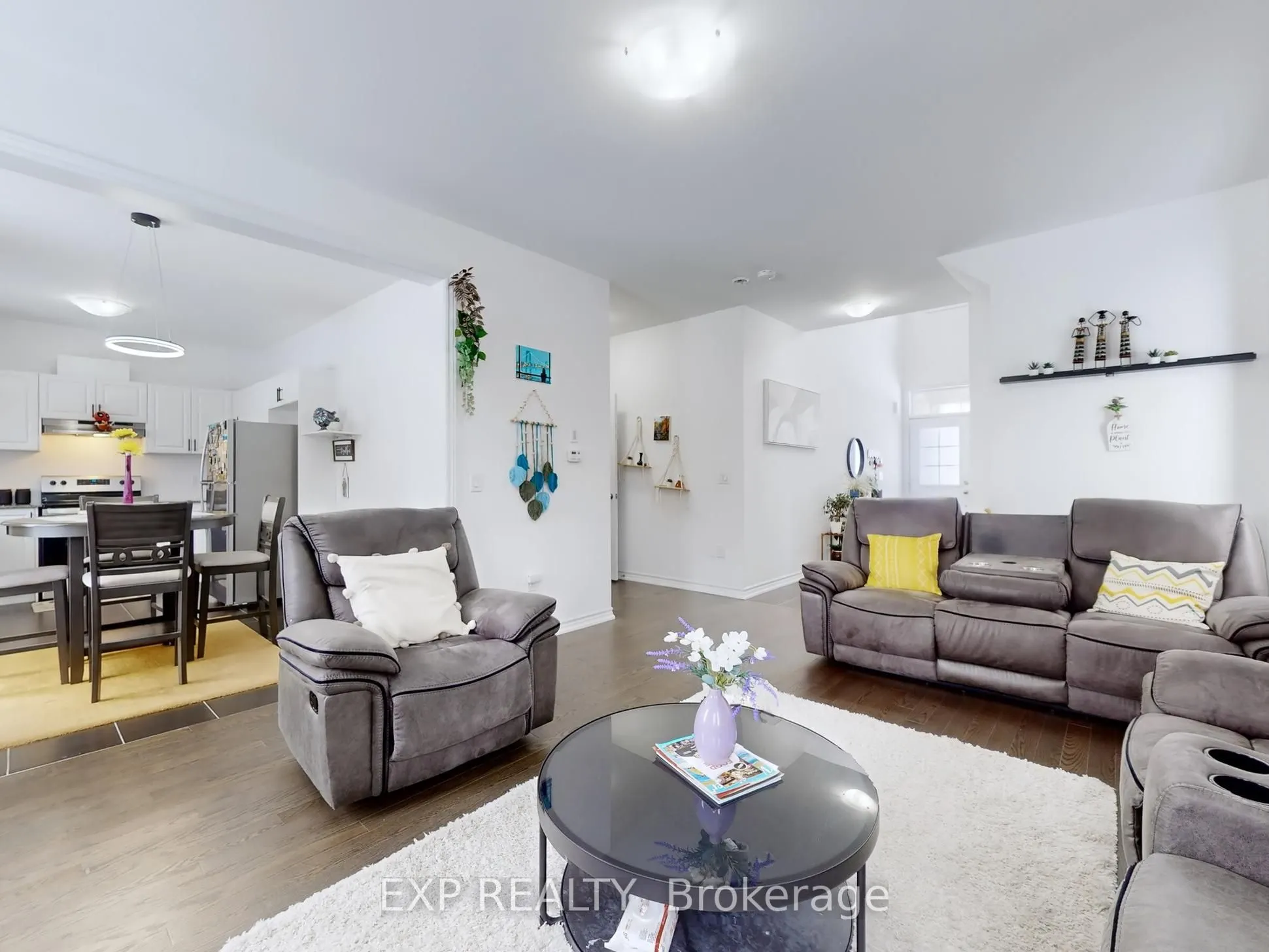 32 Doc Lougheed Avenue
