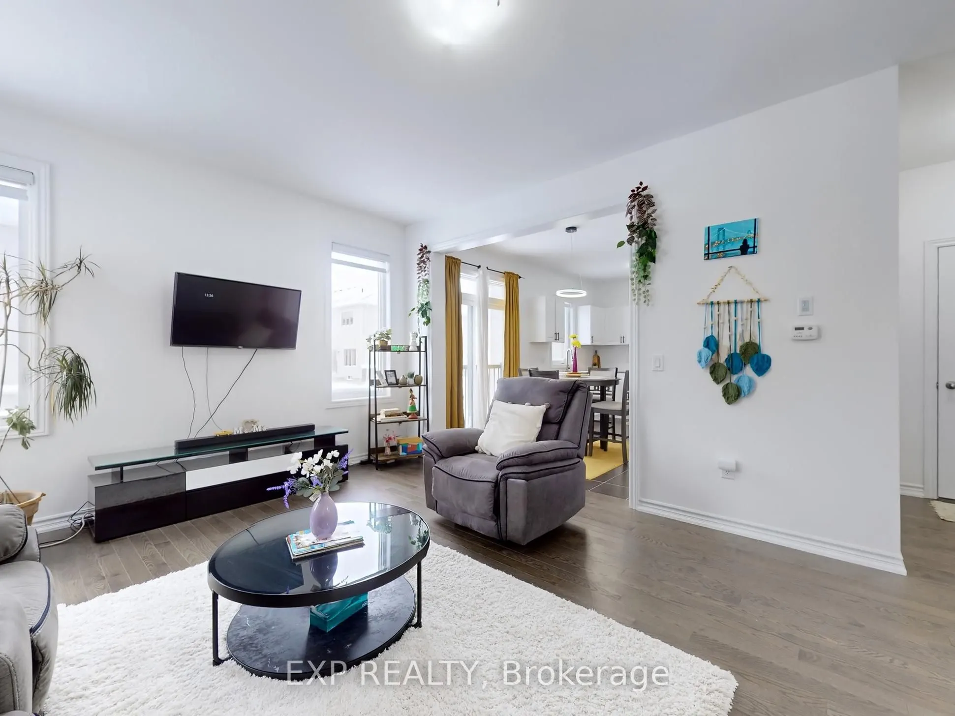 32 Doc Lougheed Avenue