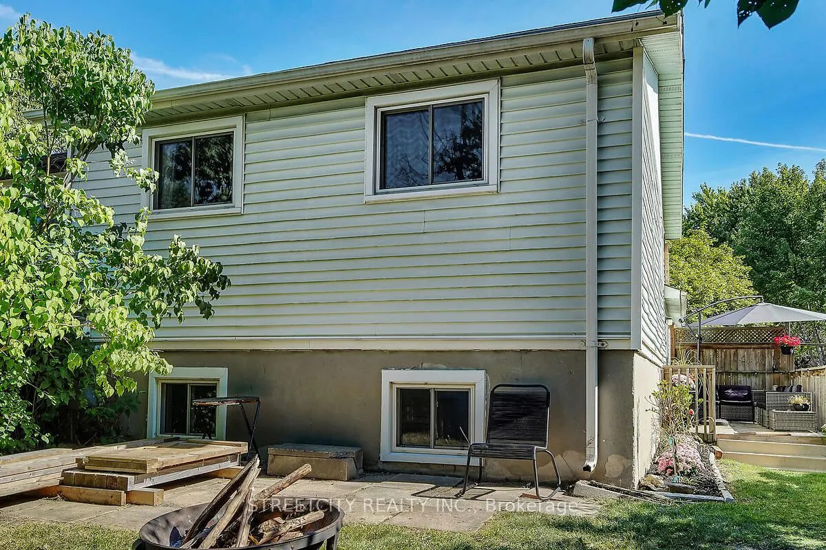 52 Adswood Road