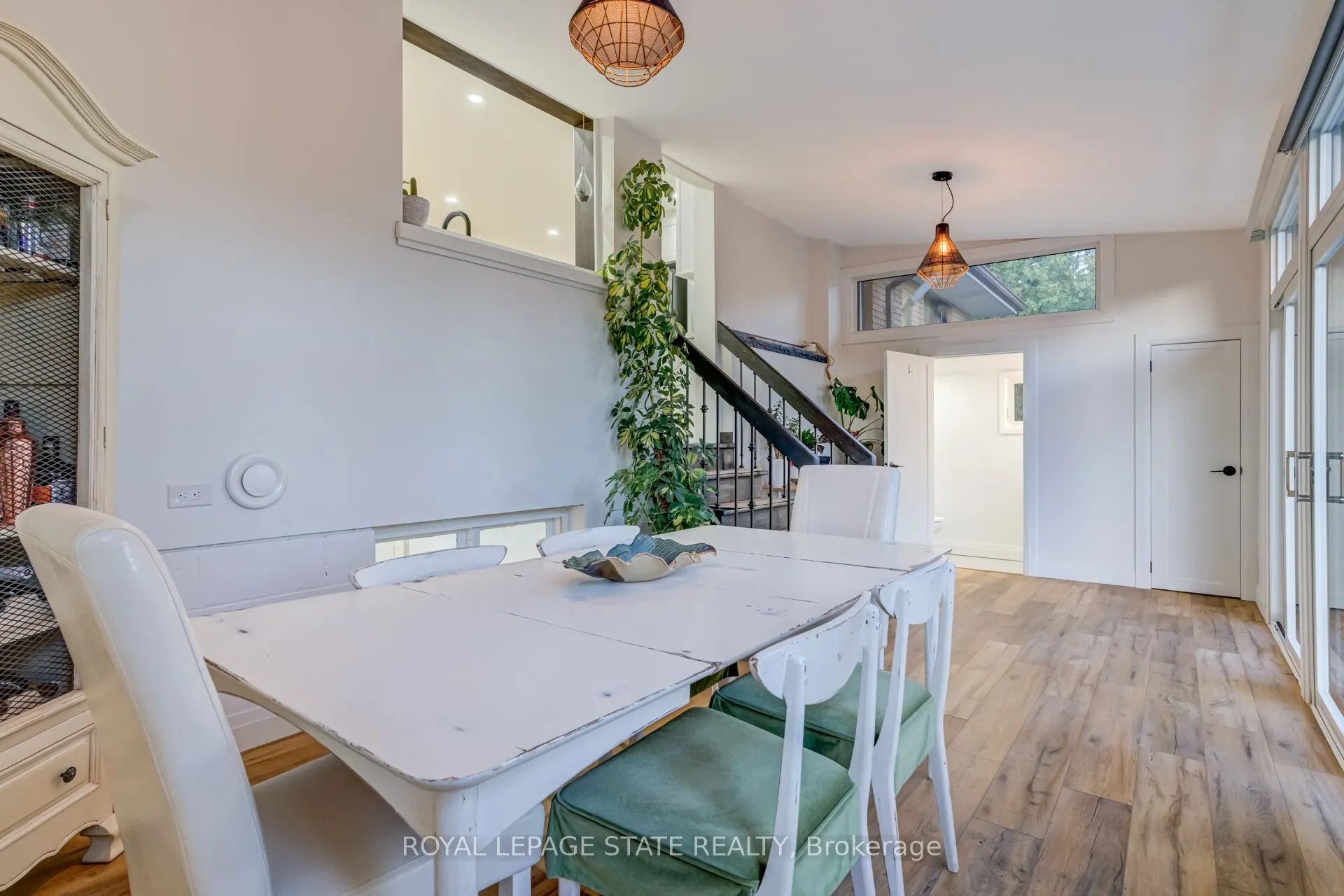 6461 Dickenson Road E