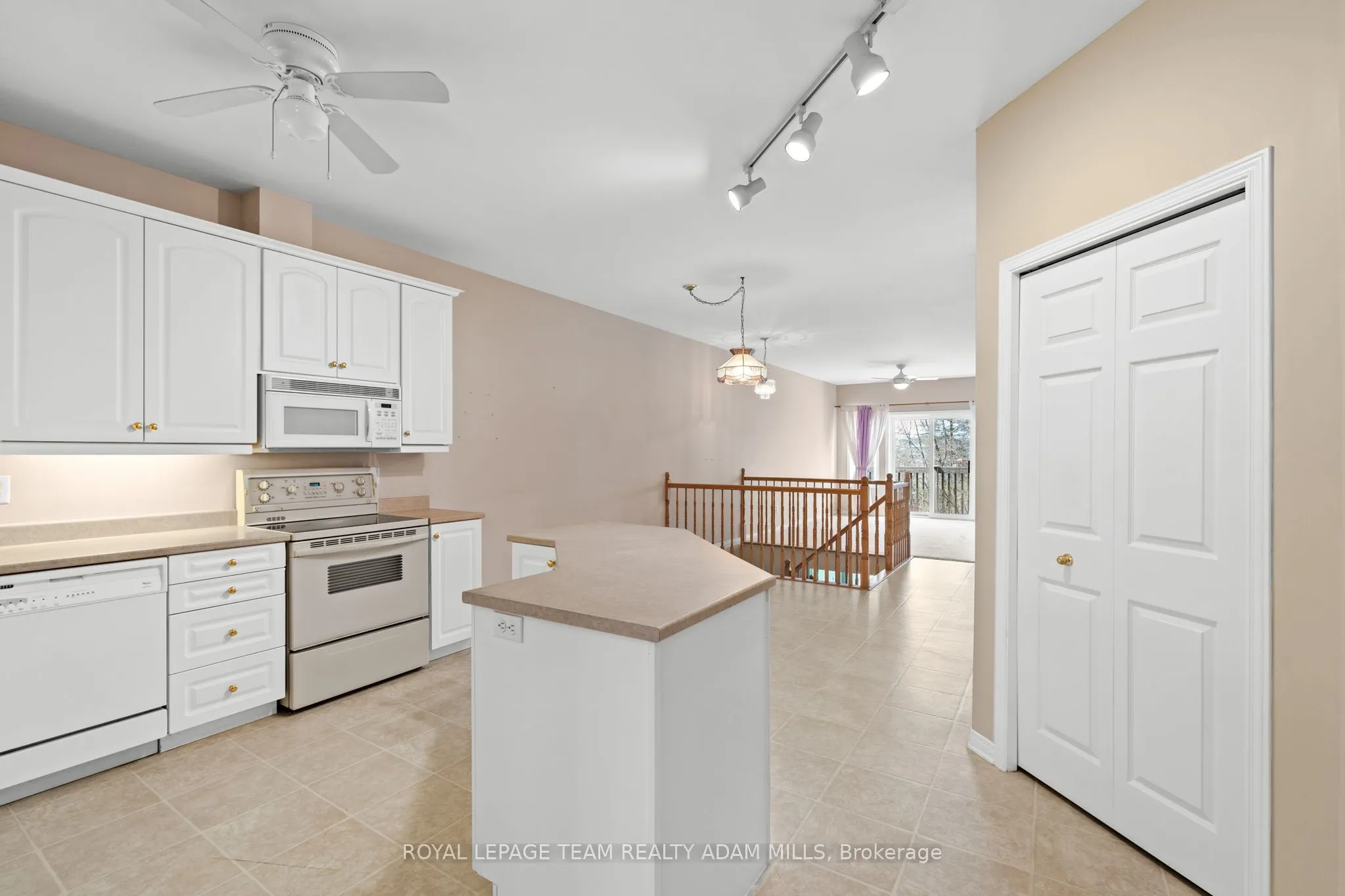 98 Patterson Crescent