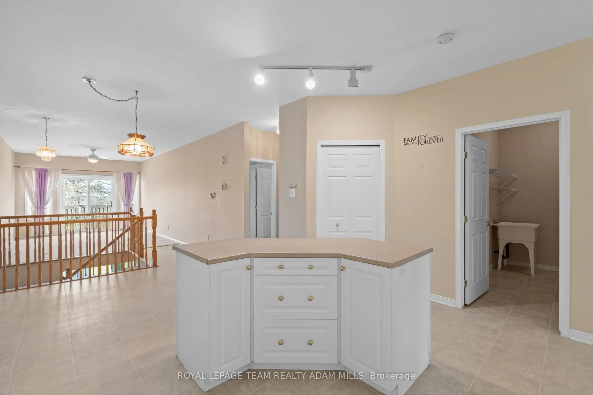 98 Patterson Crescent