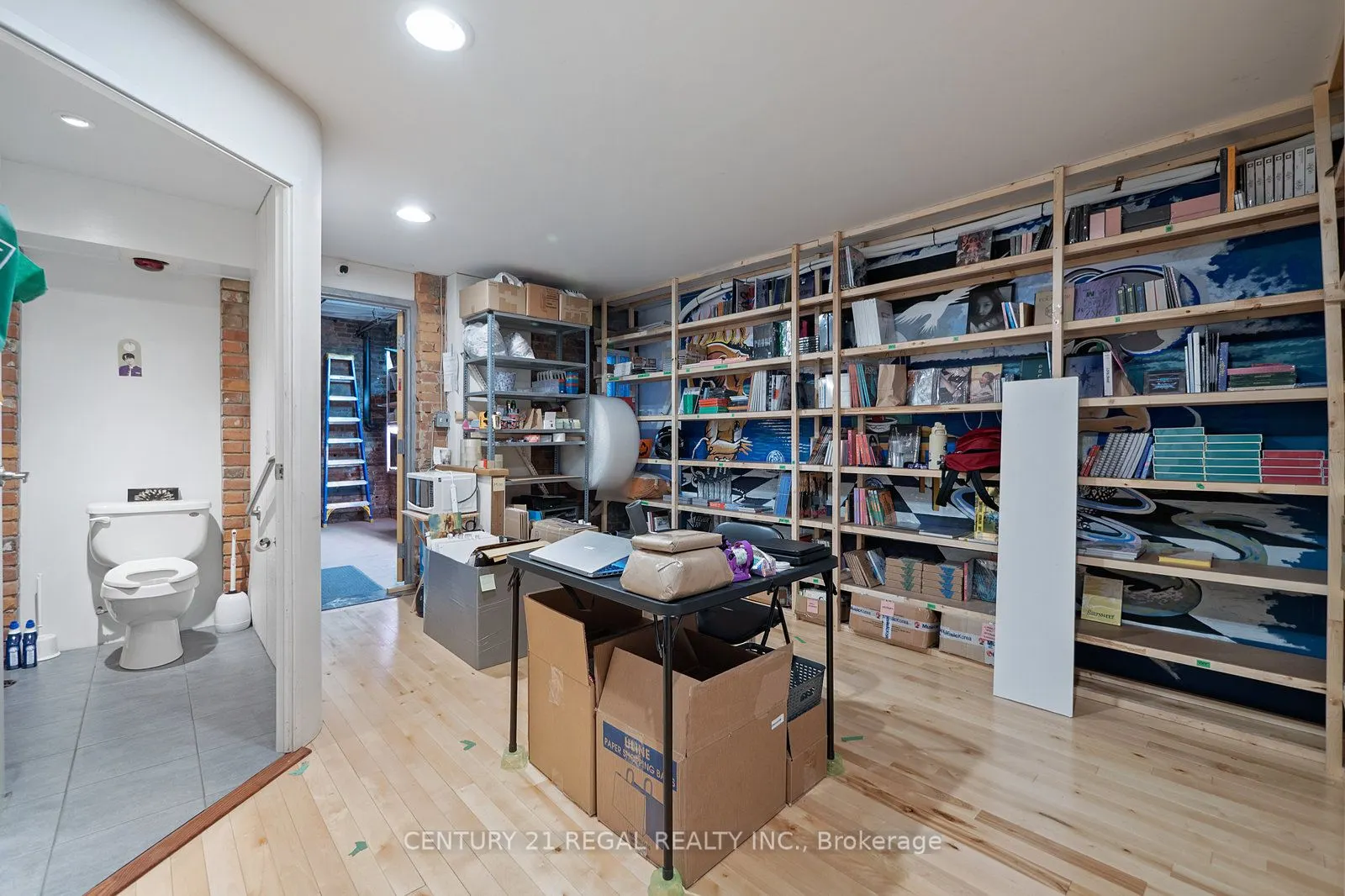 239 King Street E