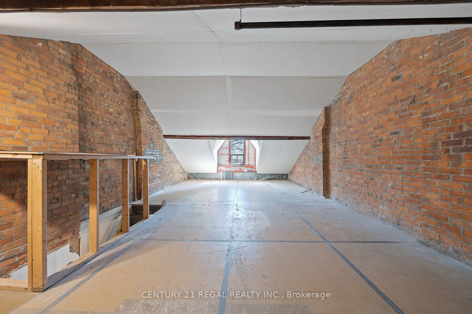 239 King Street E