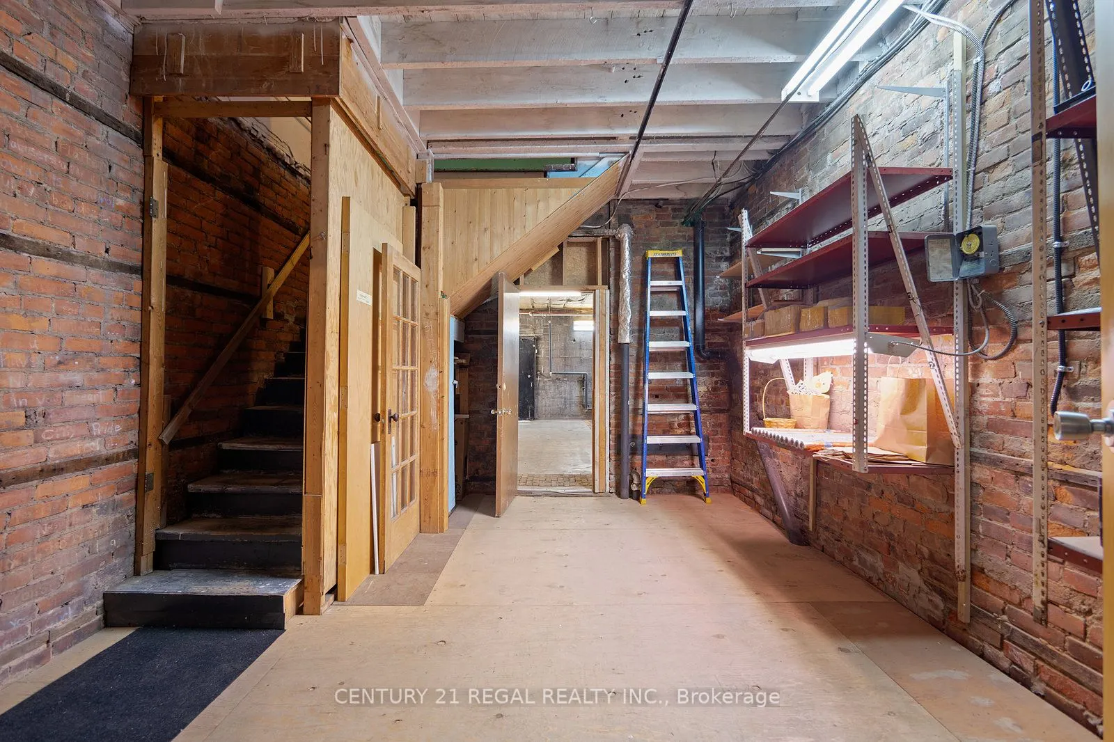 239 King Street E