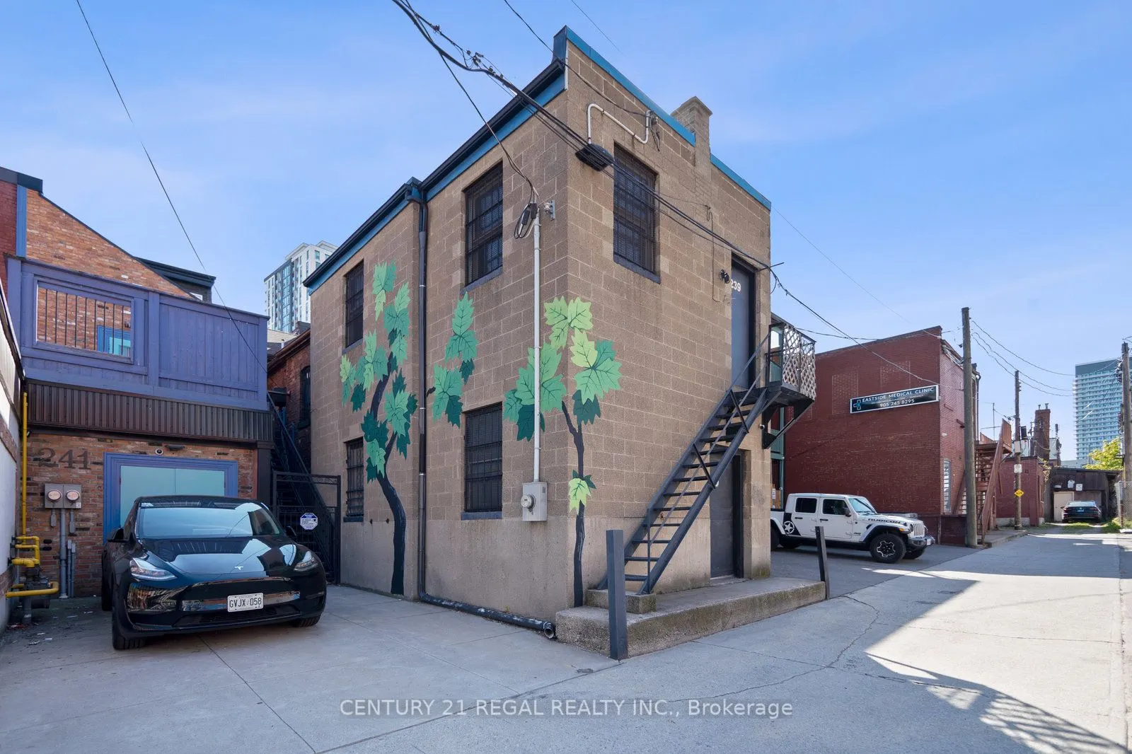 239 King Street E