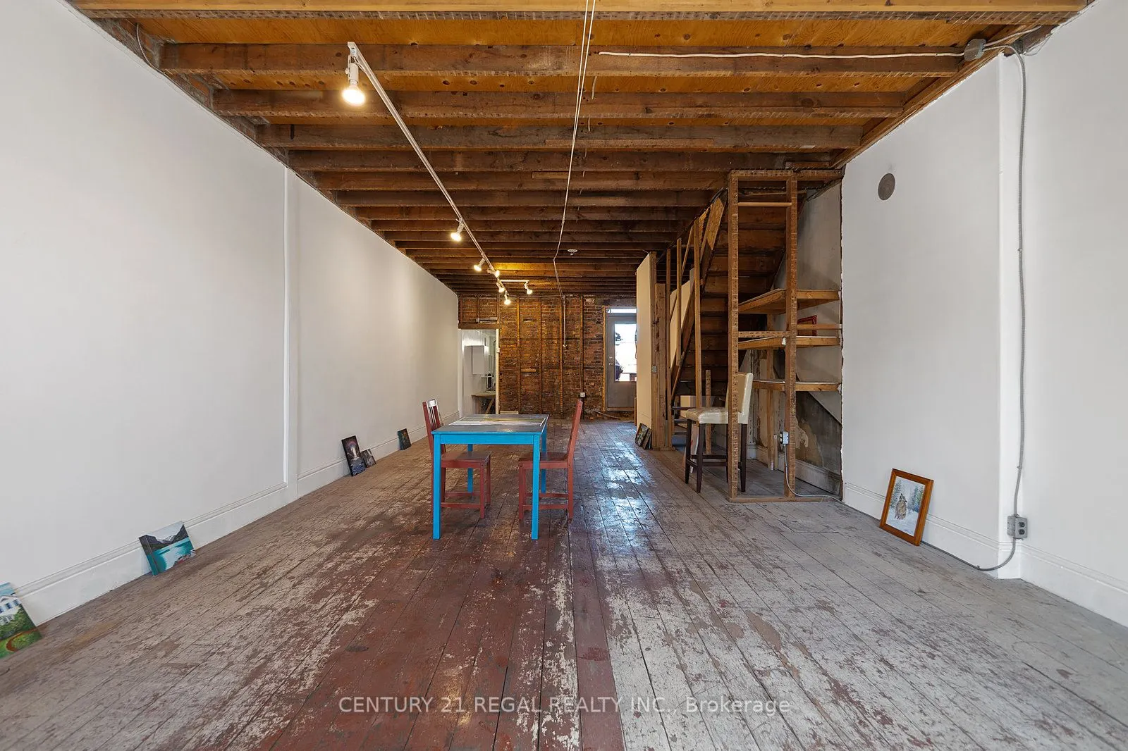 239 King Street E