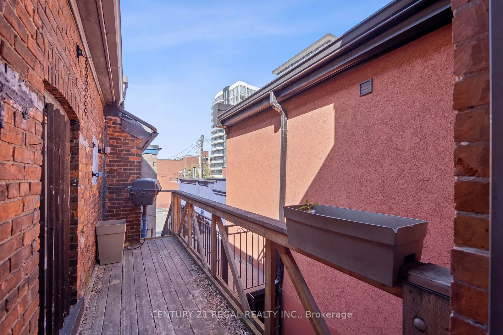 239 King Street E