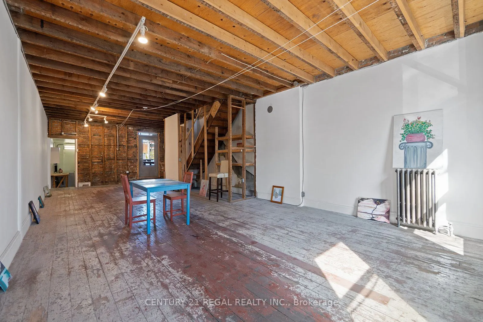 239 King Street E
