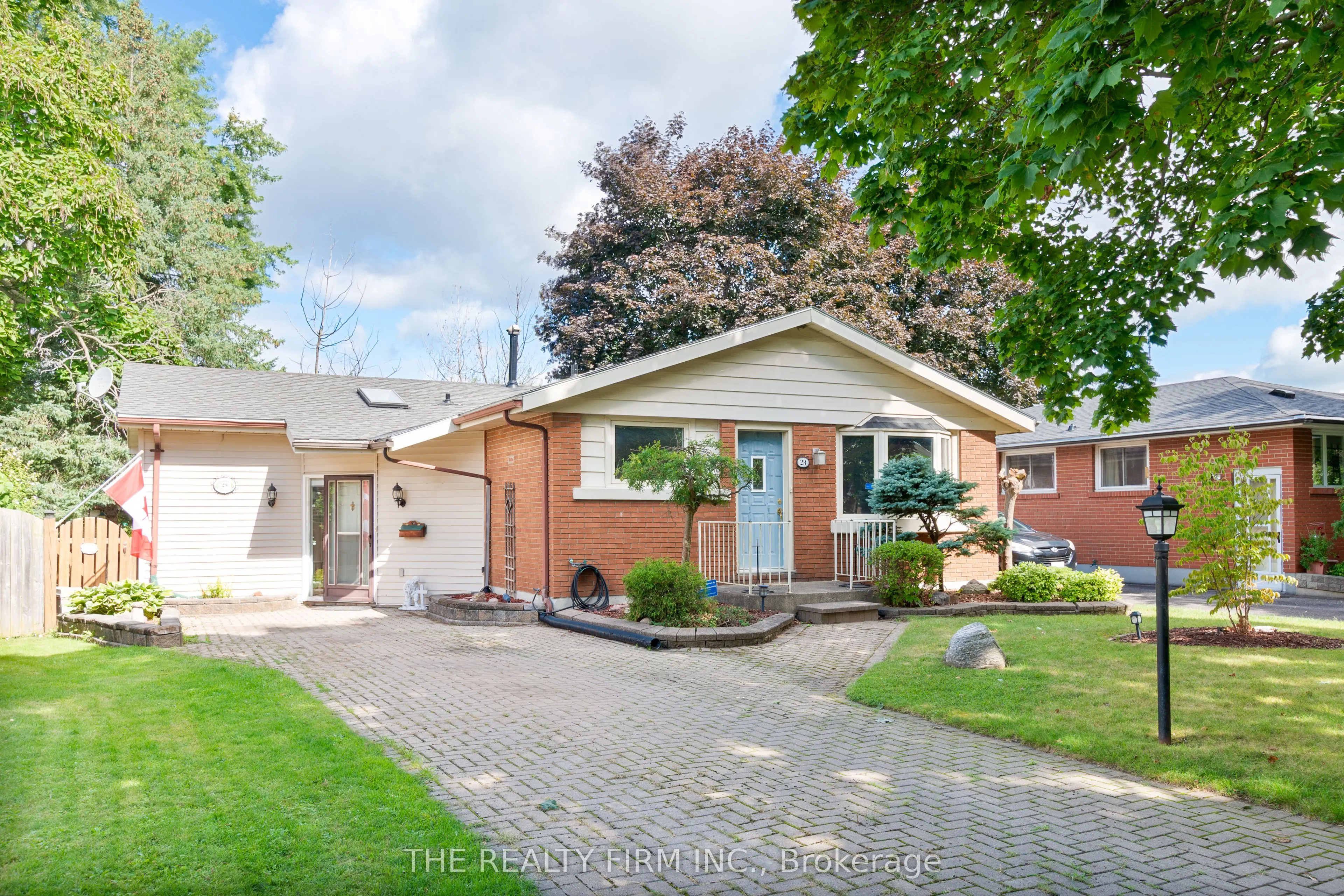 23 Toulon Crescent