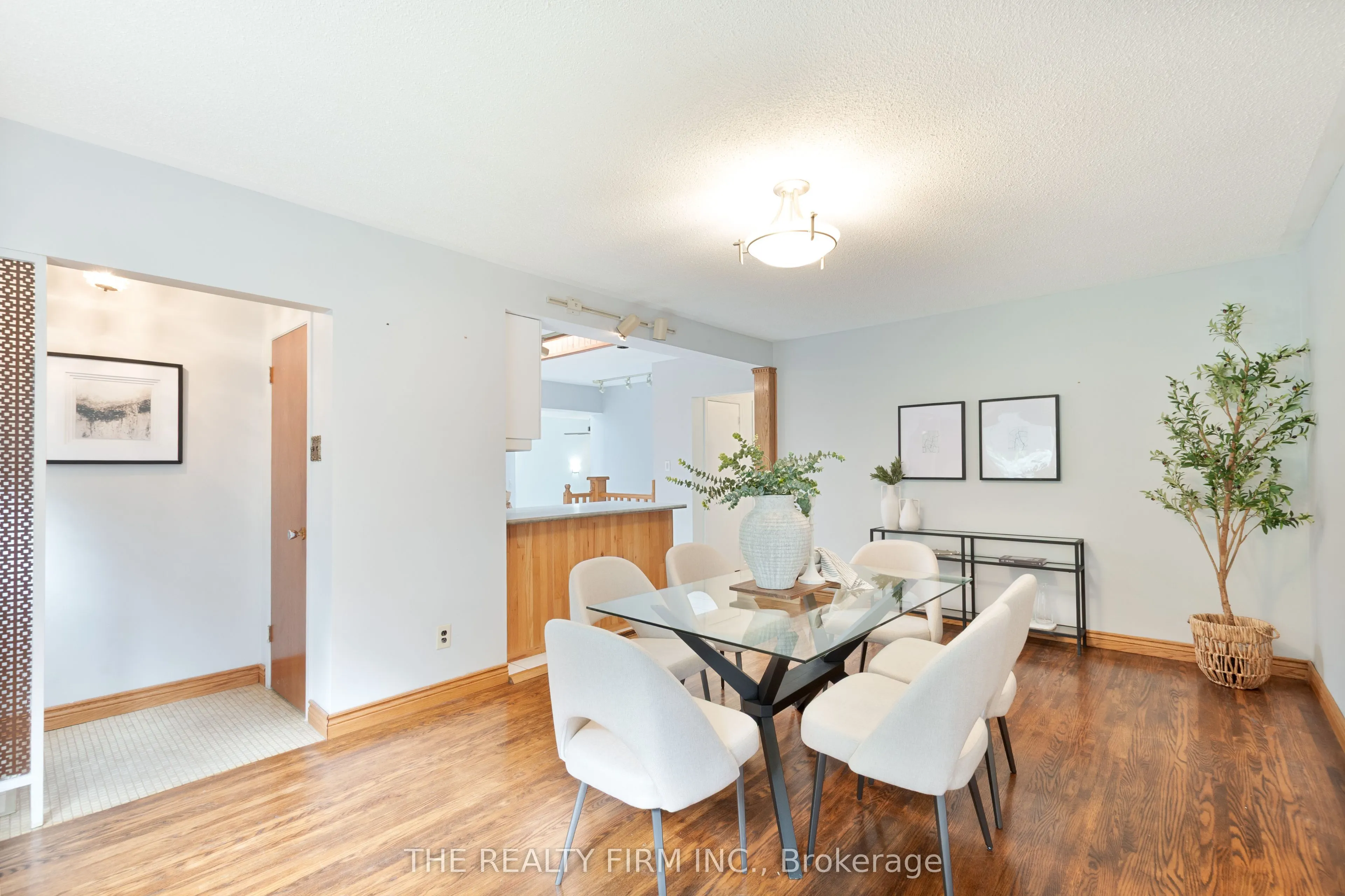 23 Toulon Crescent