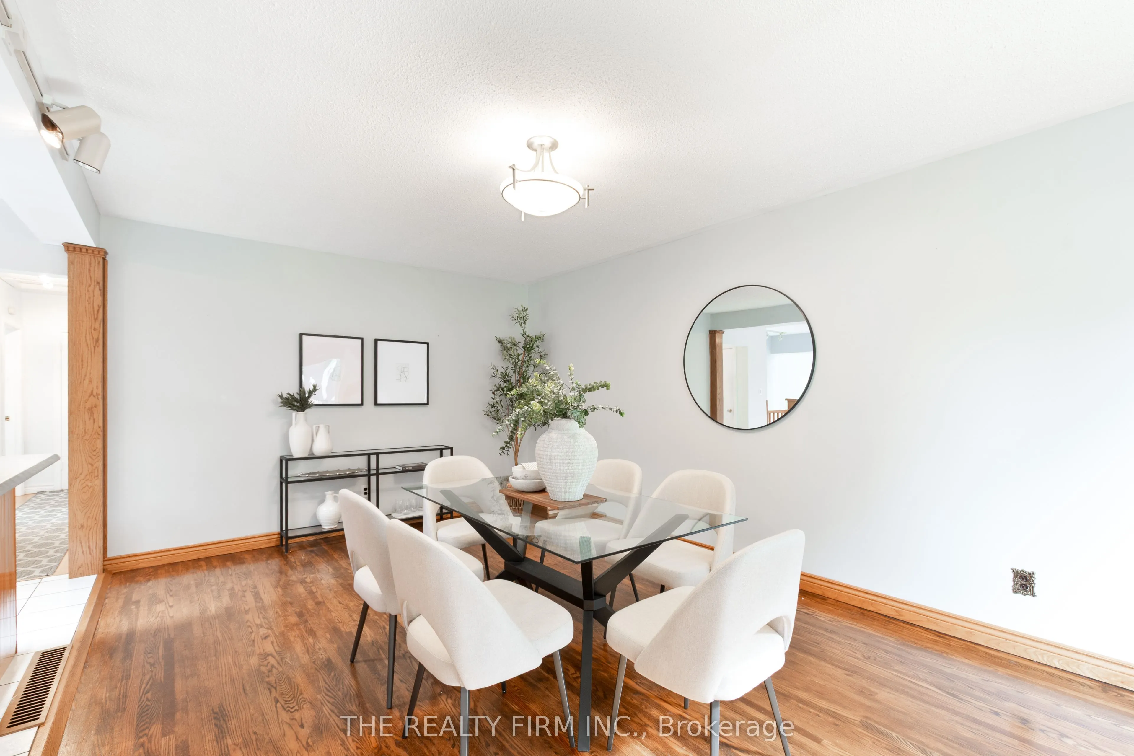 23 Toulon Crescent