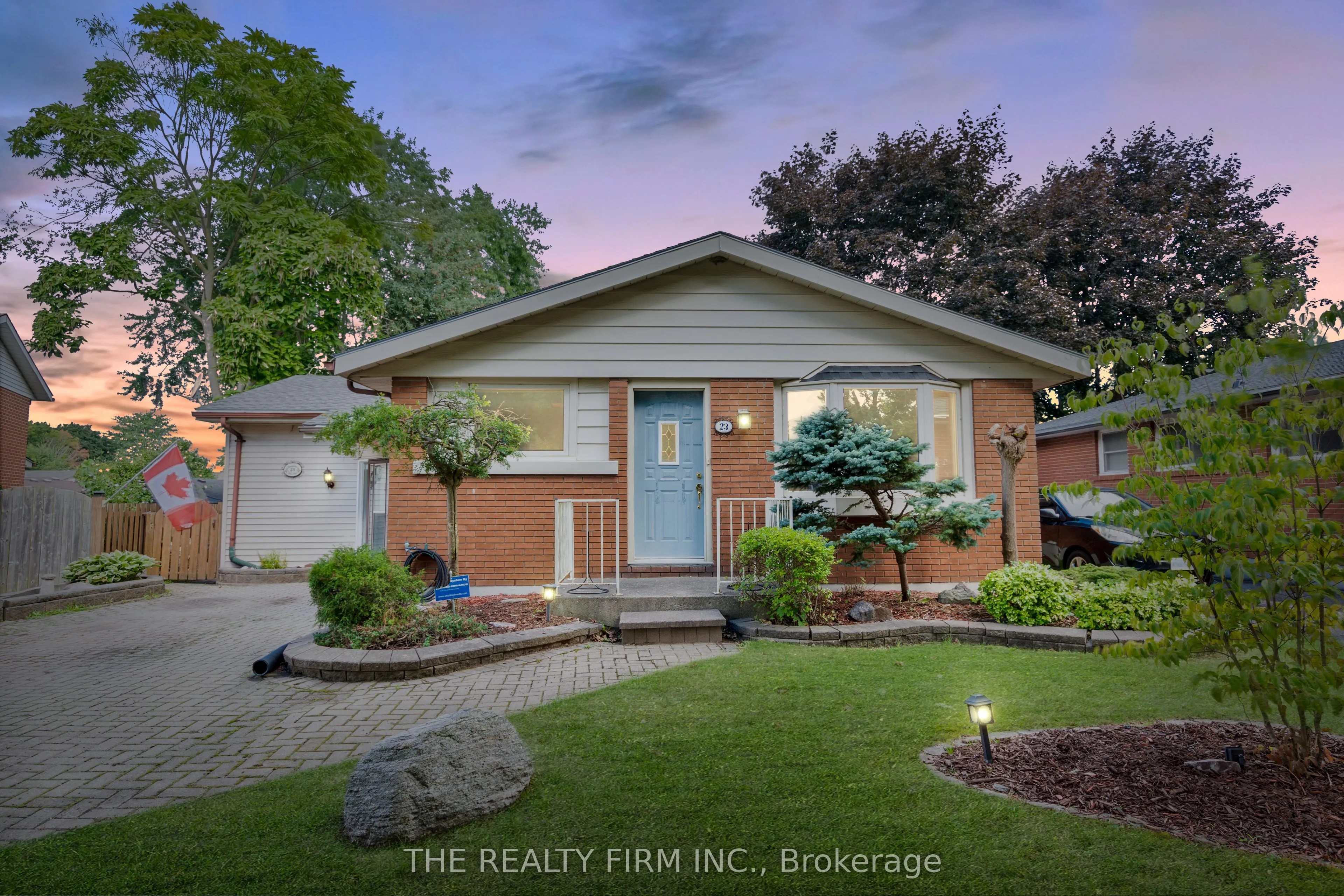 23 Toulon Crescent
