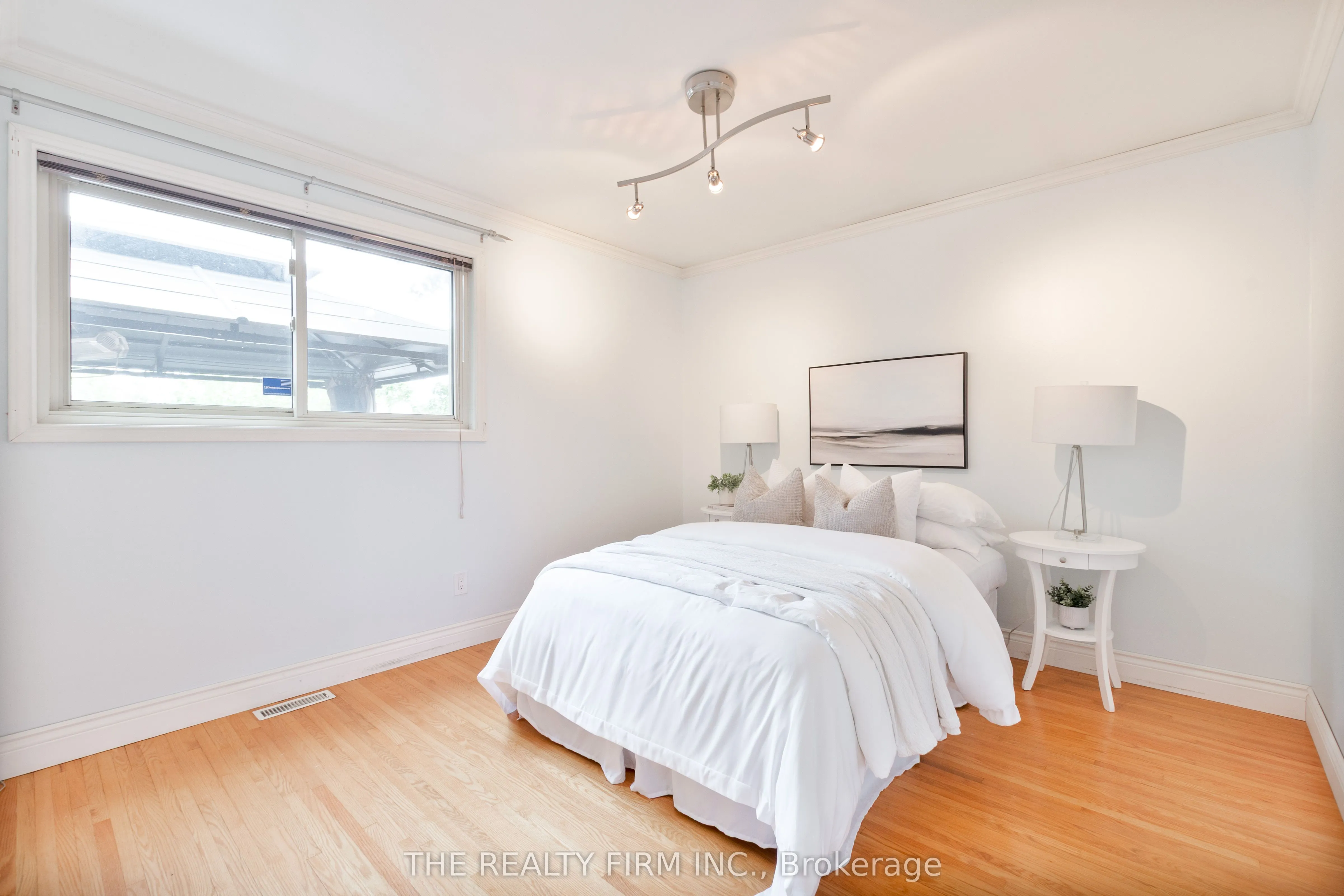 23 Toulon Crescent