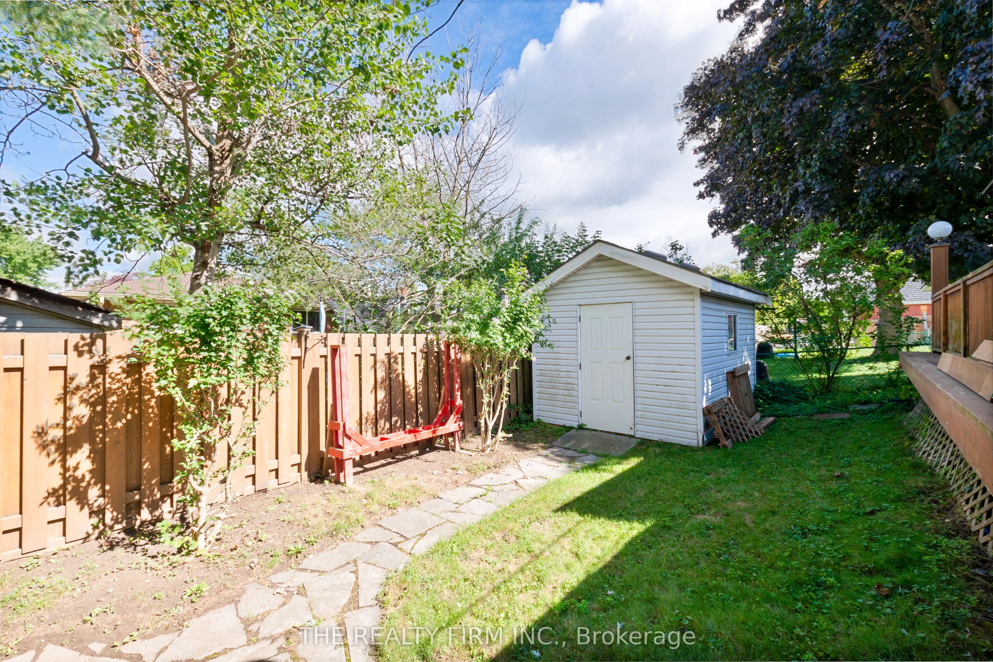 23 Toulon Crescent