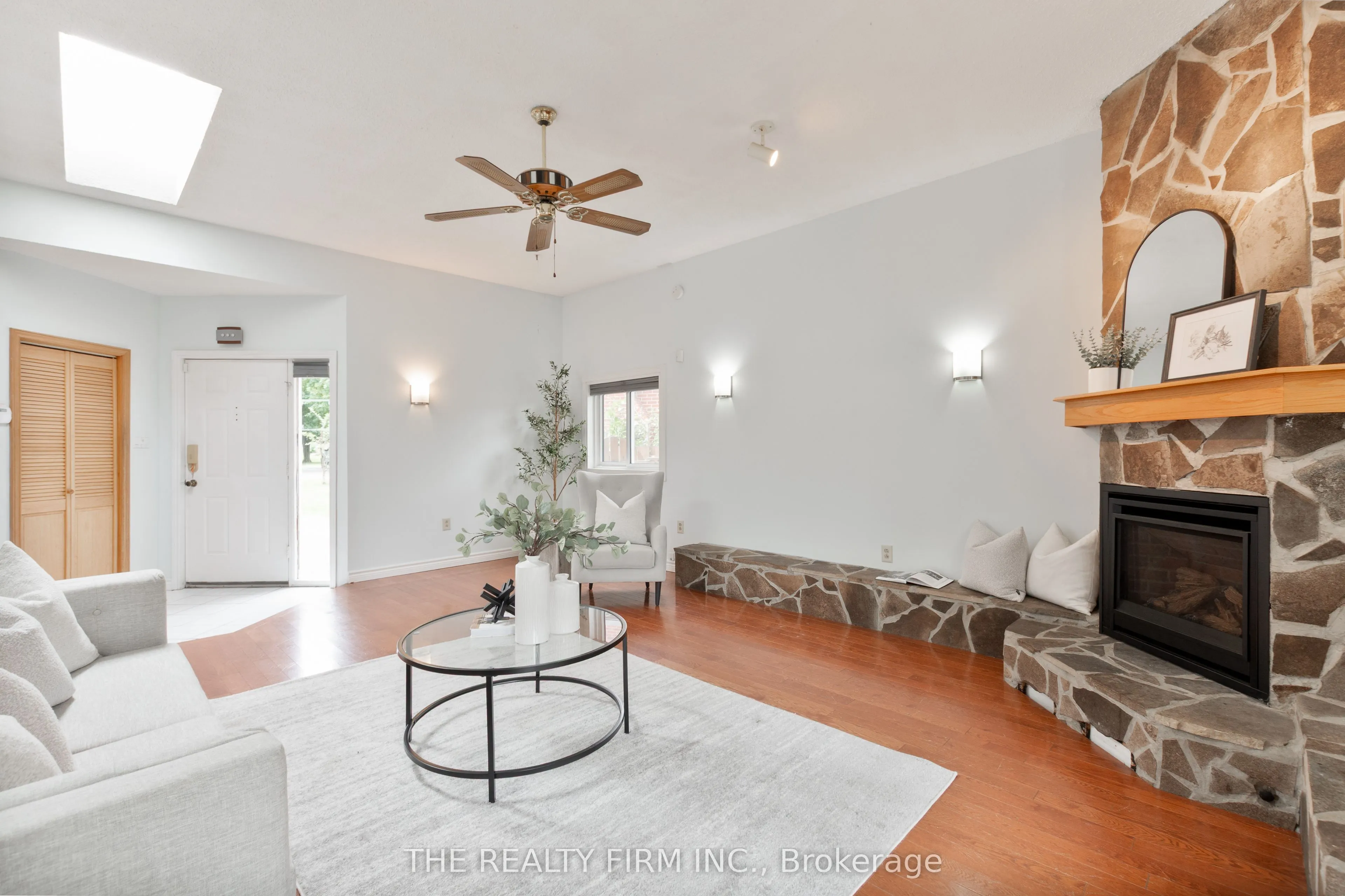 23 Toulon Crescent