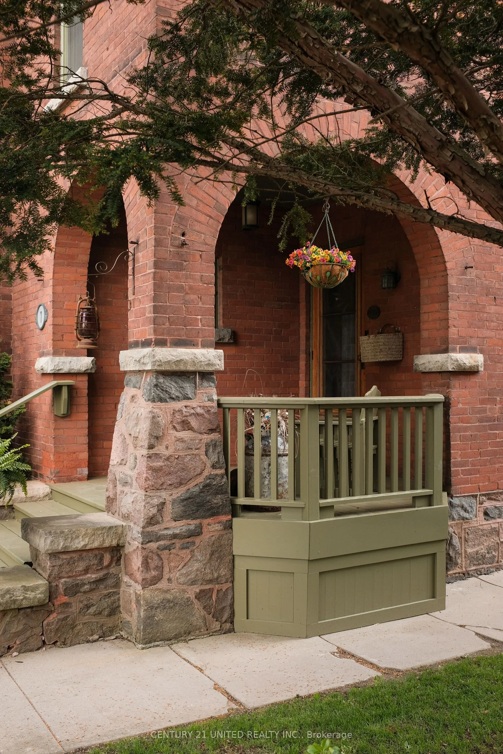 7 Engleburn Place