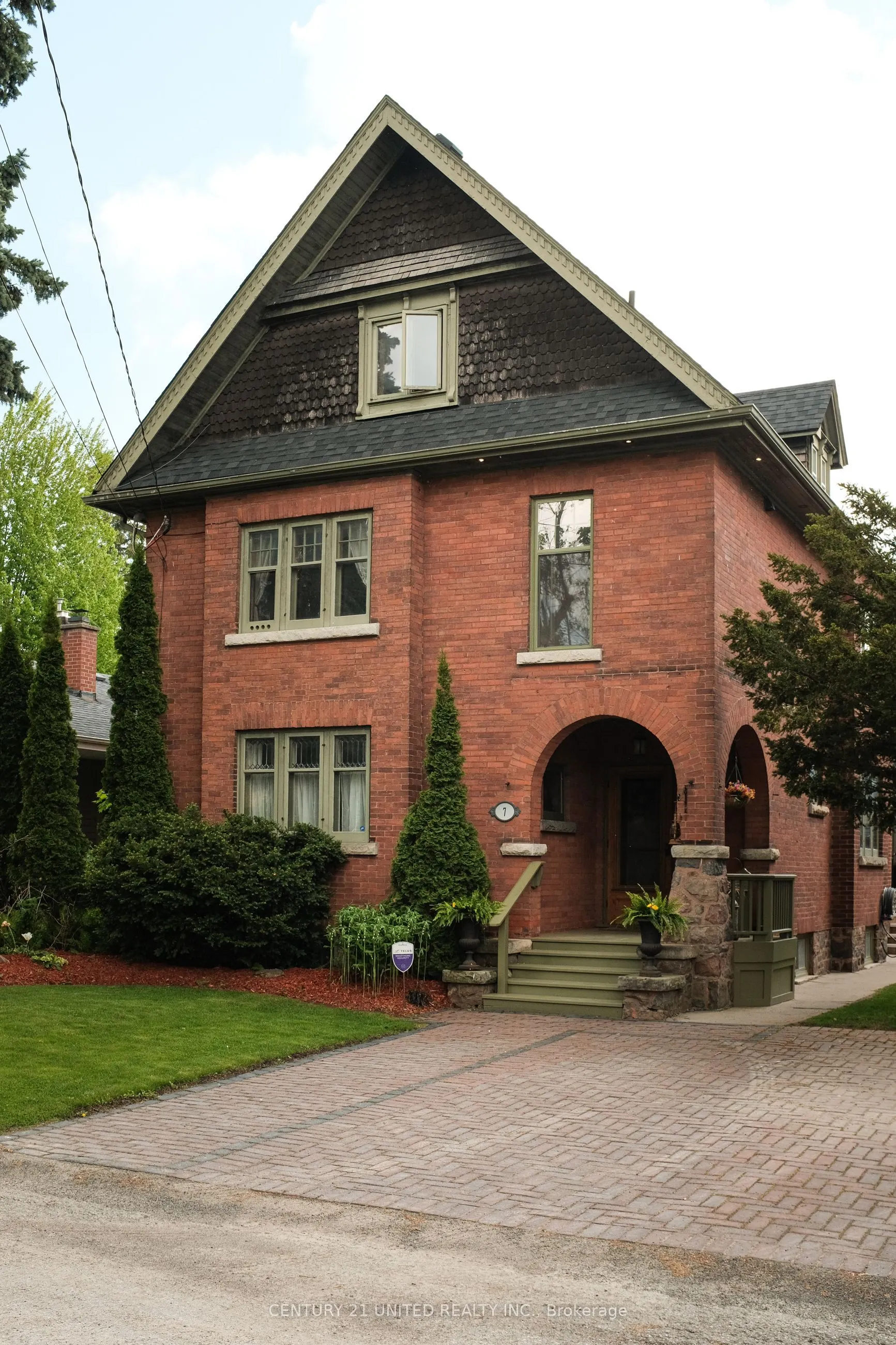 7 Engleburn Place