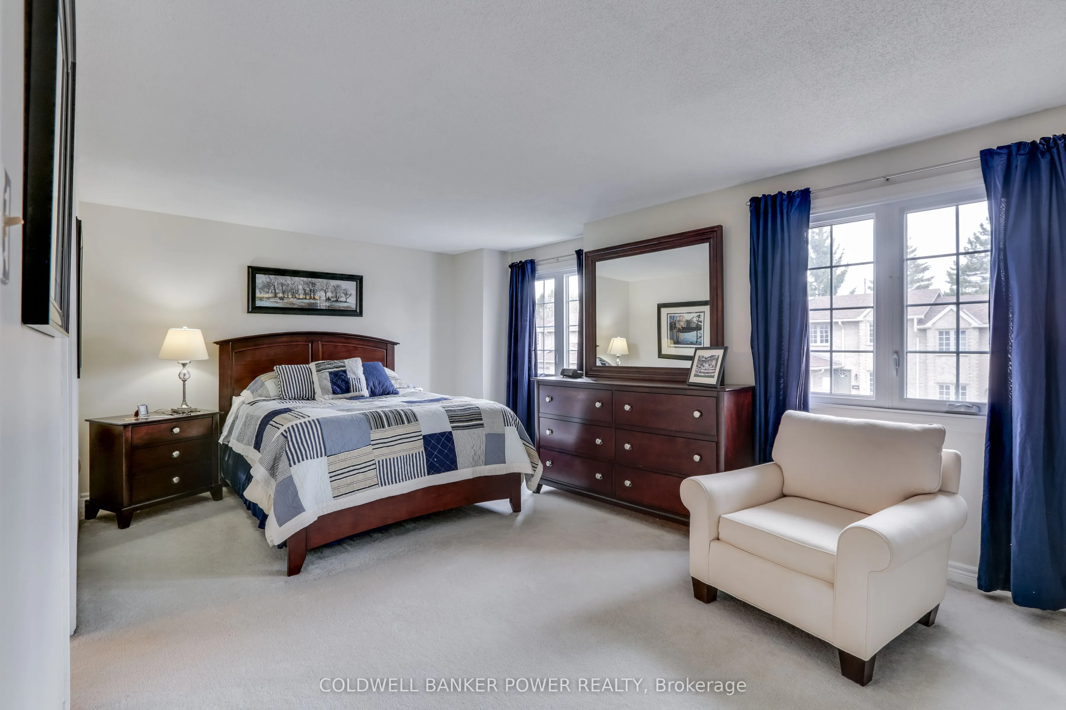 340 AMBLESIDE Drive, #11