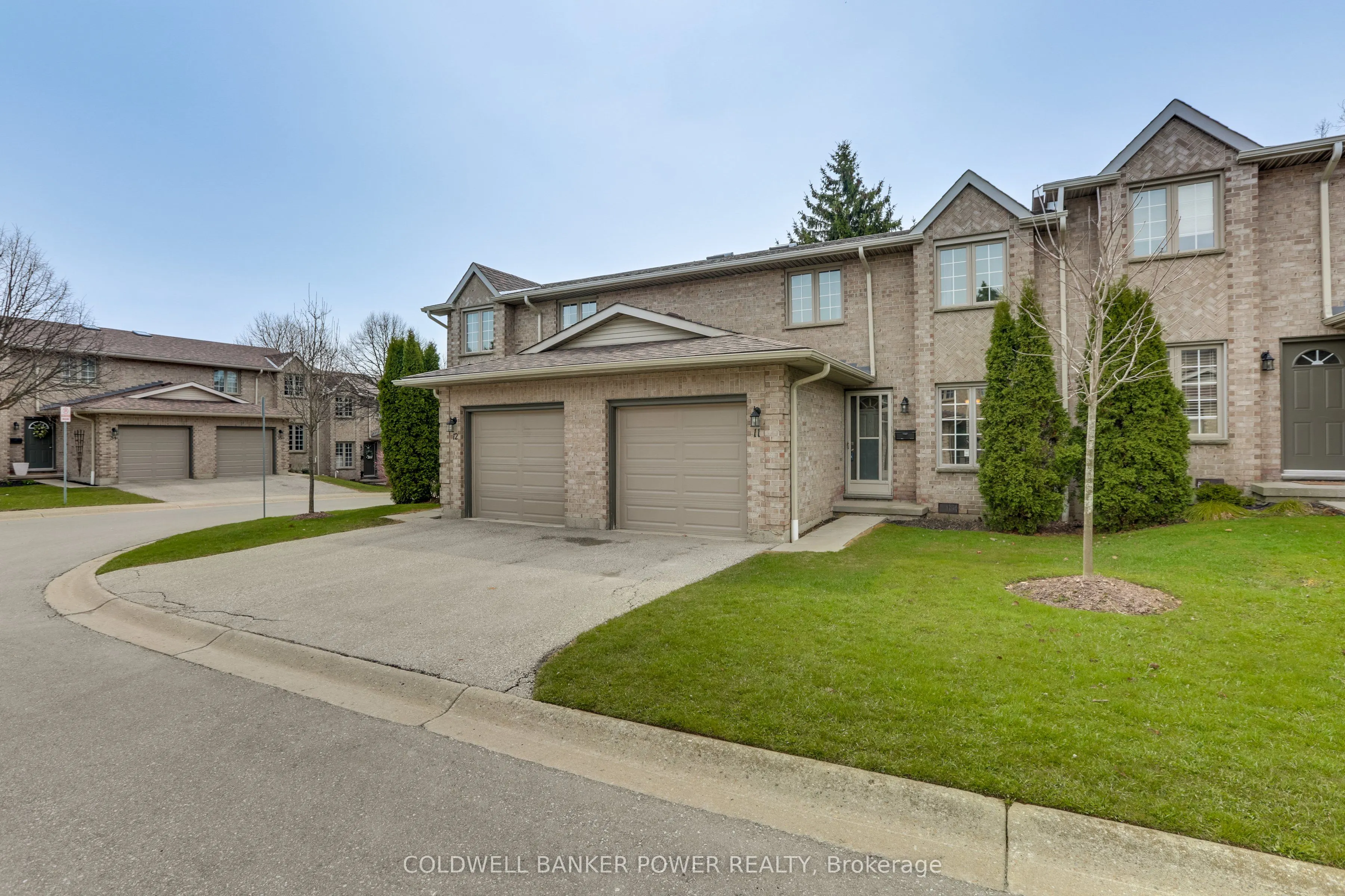 340 AMBLESIDE Drive, #11
