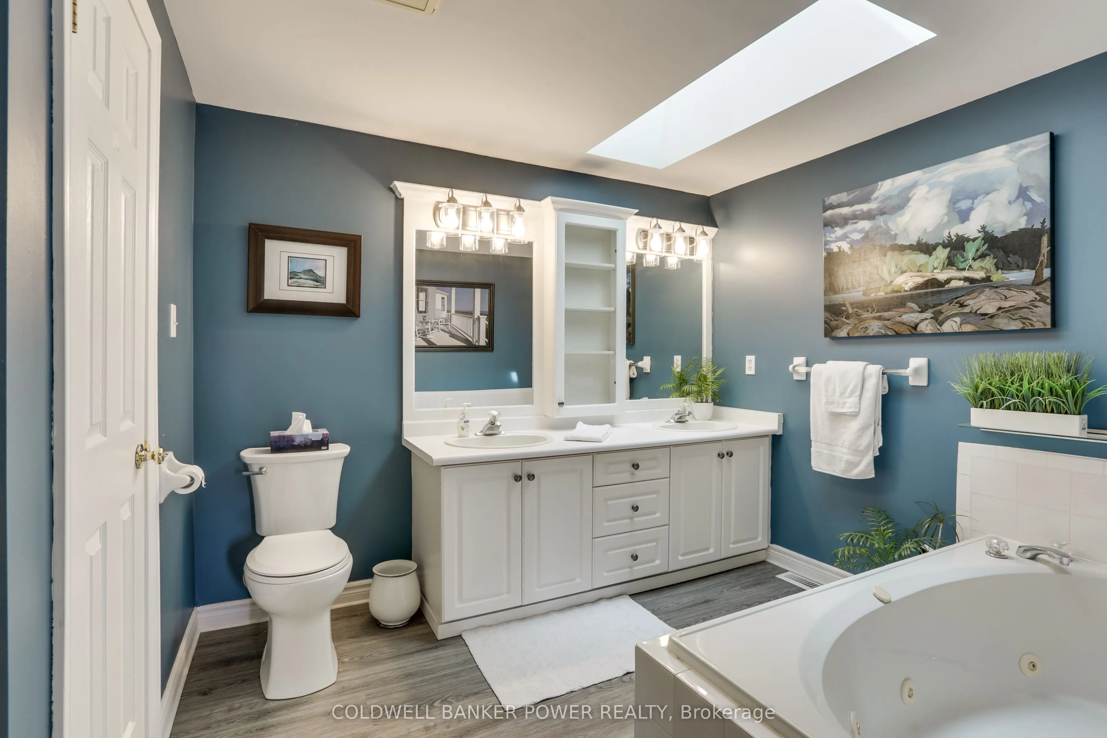 340 AMBLESIDE Drive, #11