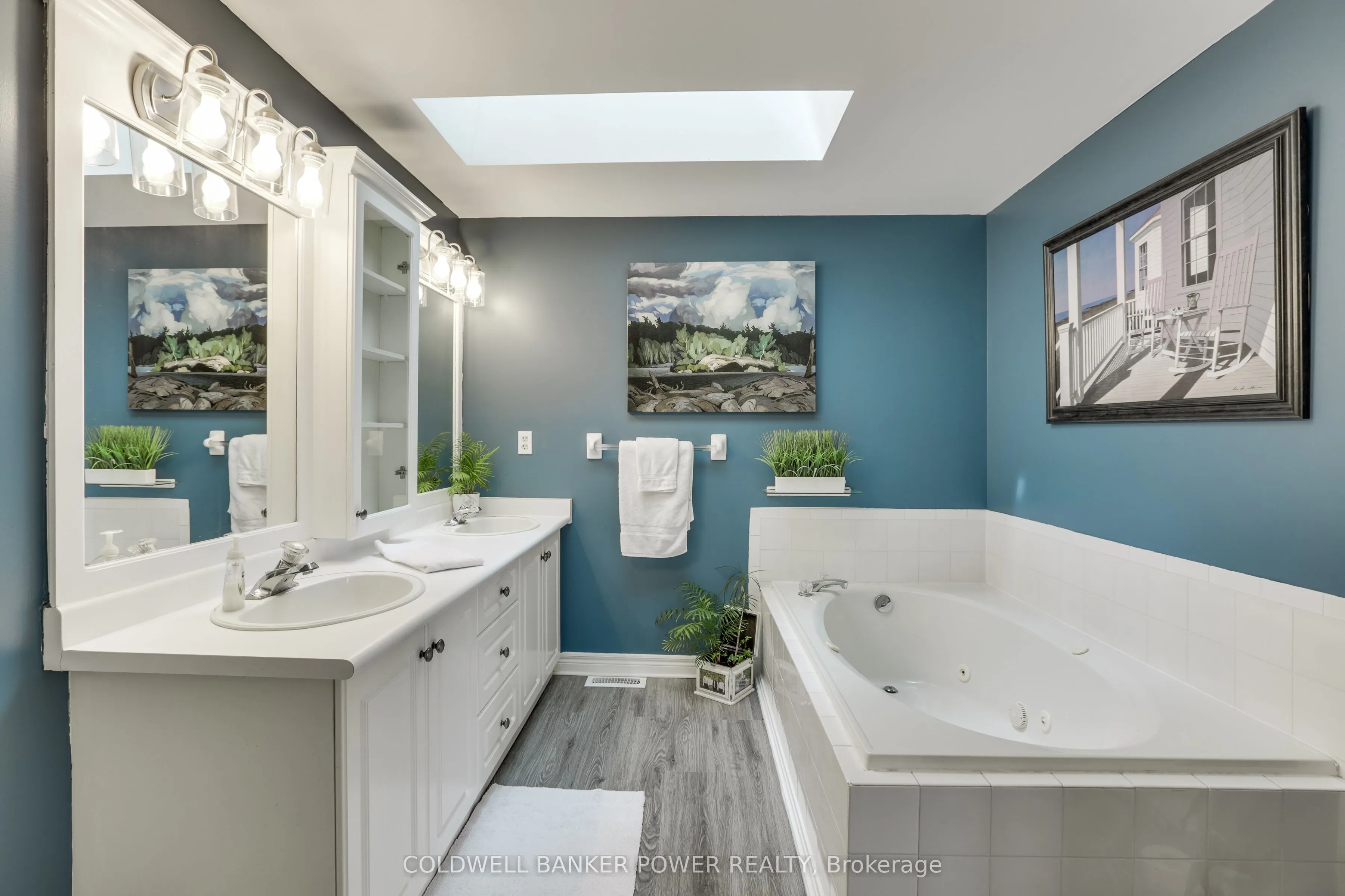 340 AMBLESIDE Drive, #11
