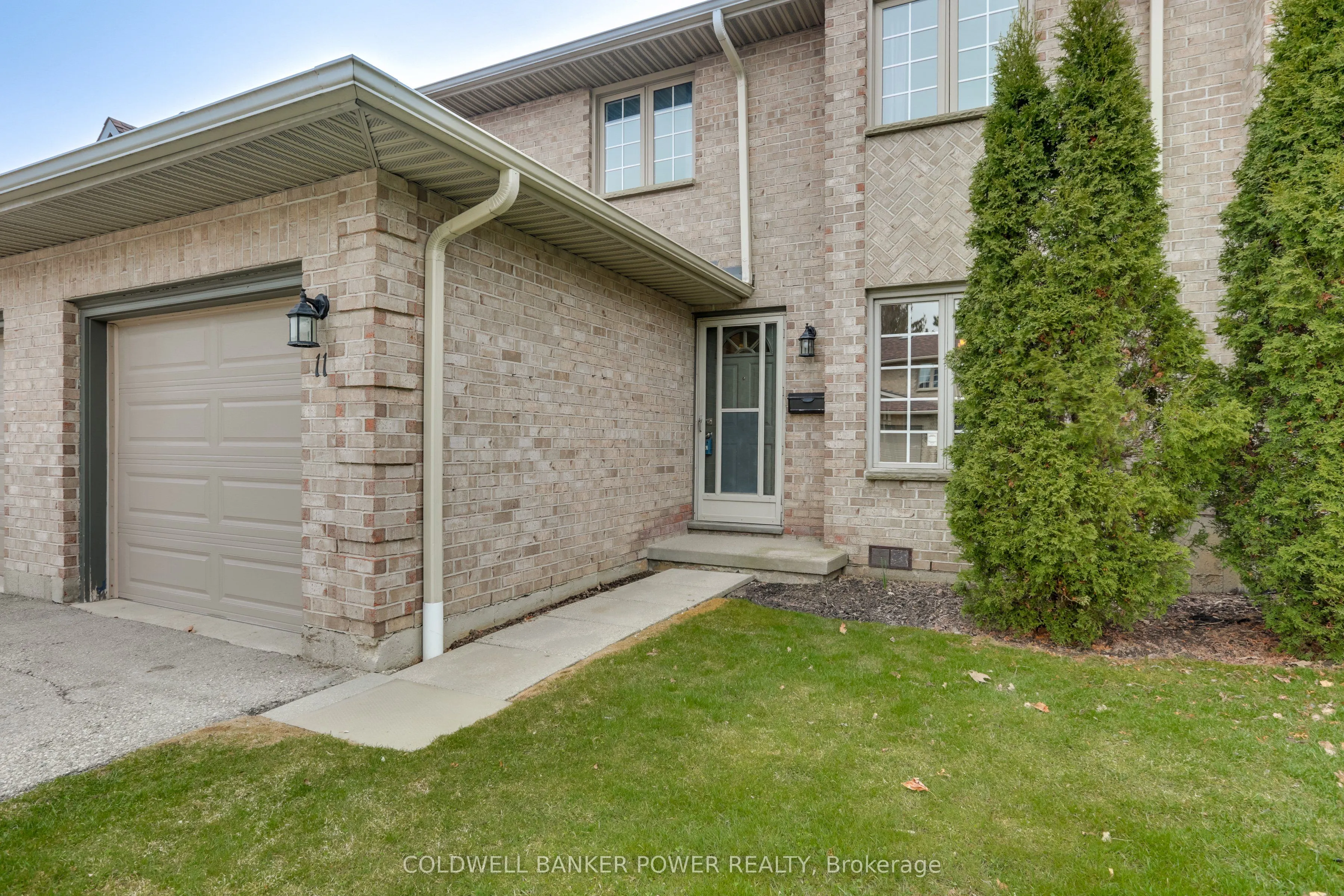 340 AMBLESIDE Drive, #11