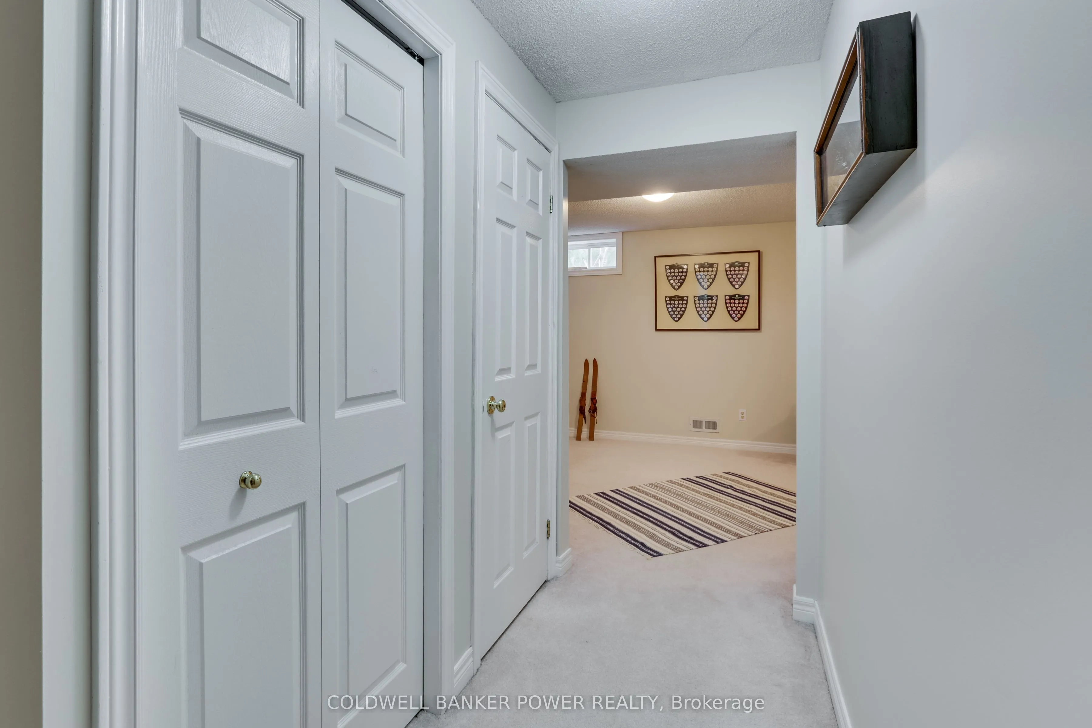 340 AMBLESIDE Drive, #11