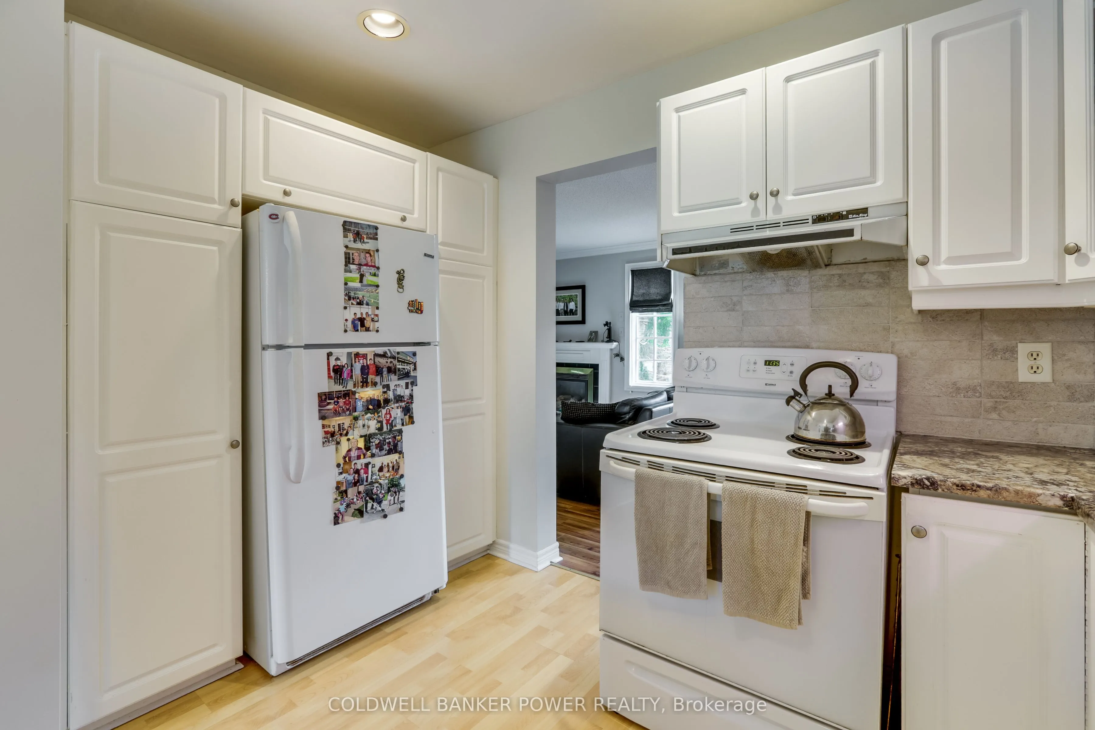 340 AMBLESIDE Drive, #11