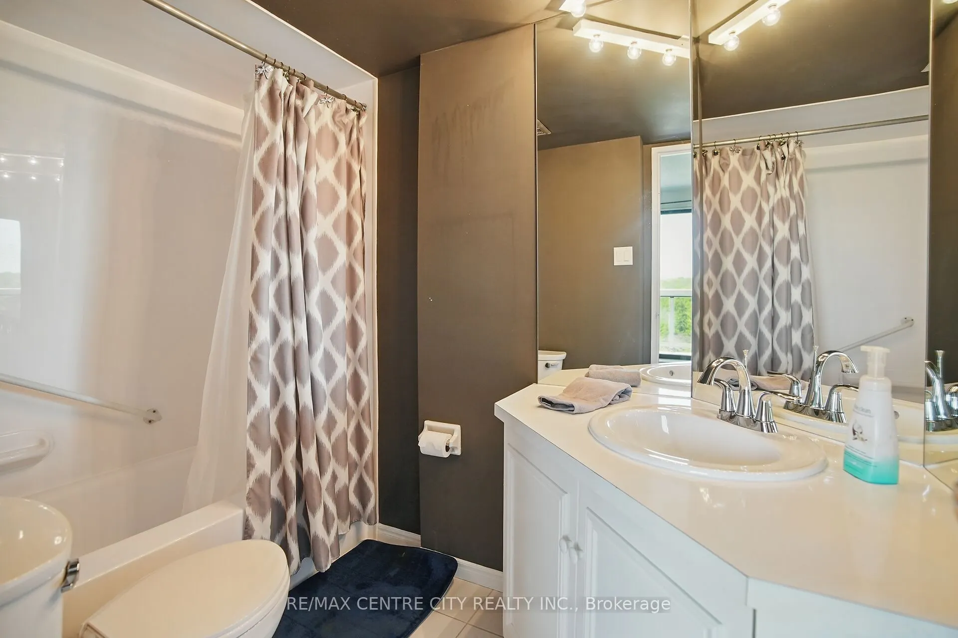 1255 COMMISSIONERS Road W, #703
