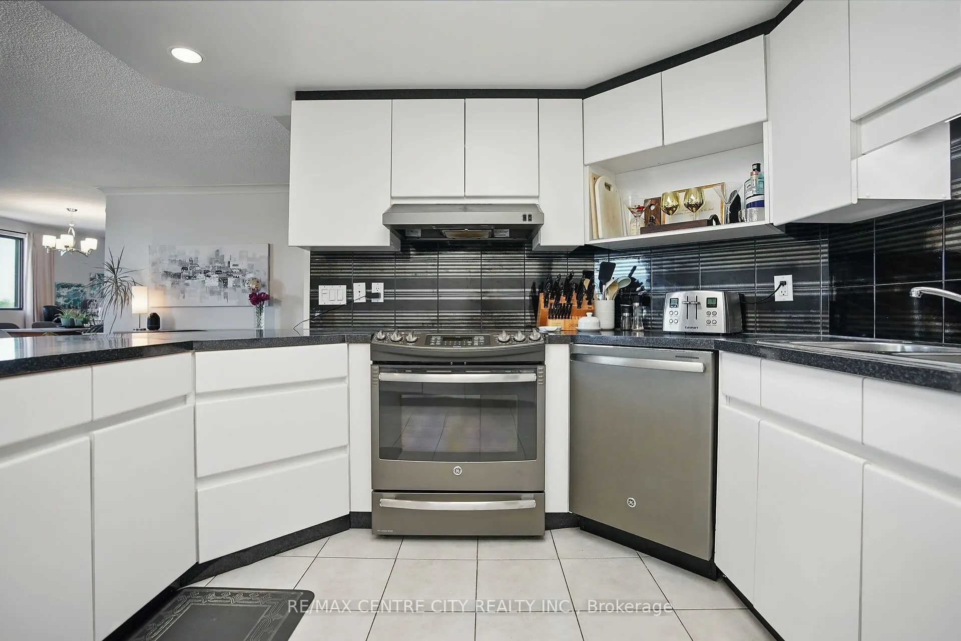1255 COMMISSIONERS Road W, #703