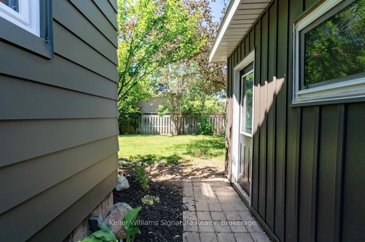 44 Grove Crescent